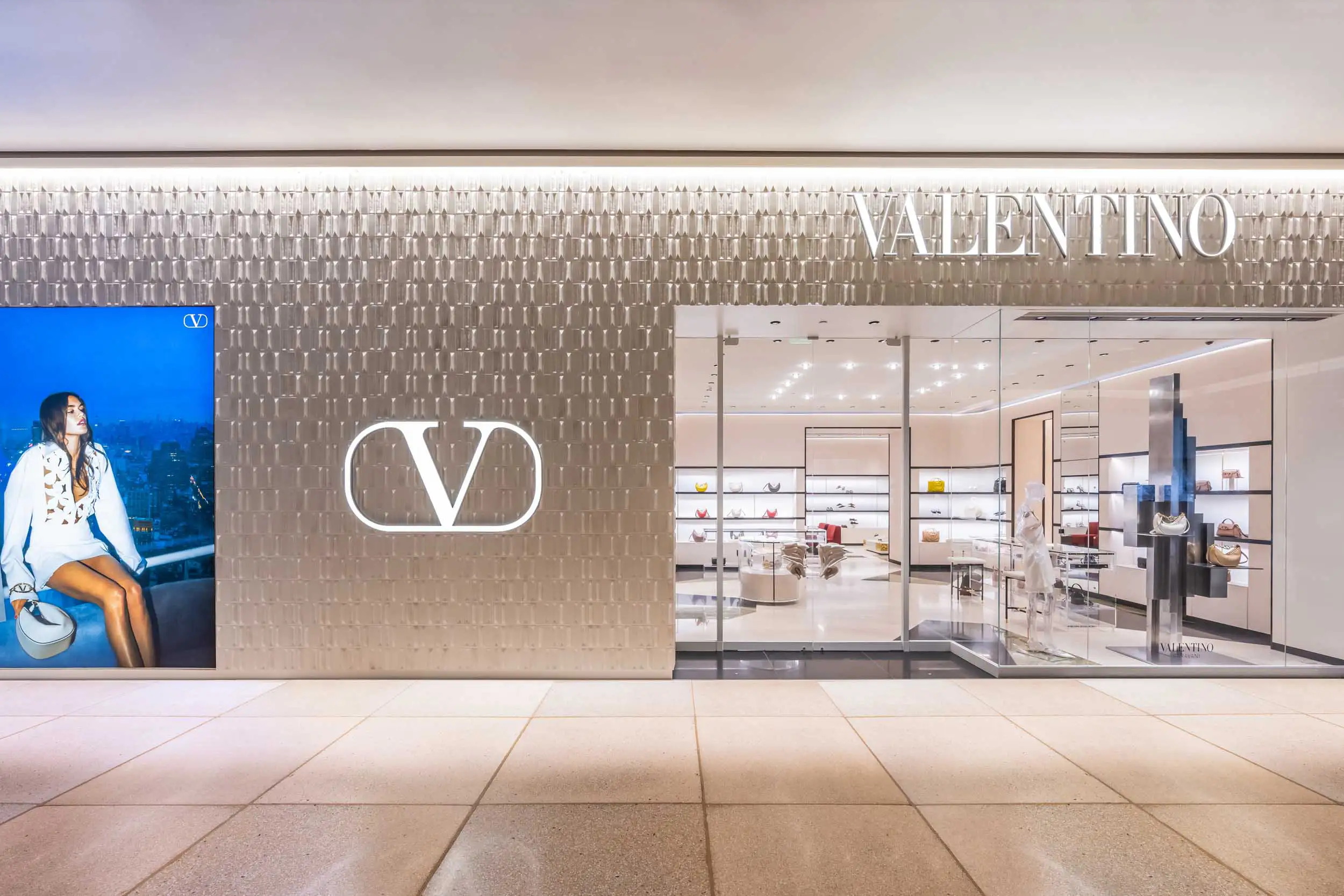 Valentino Saeng Shop 1