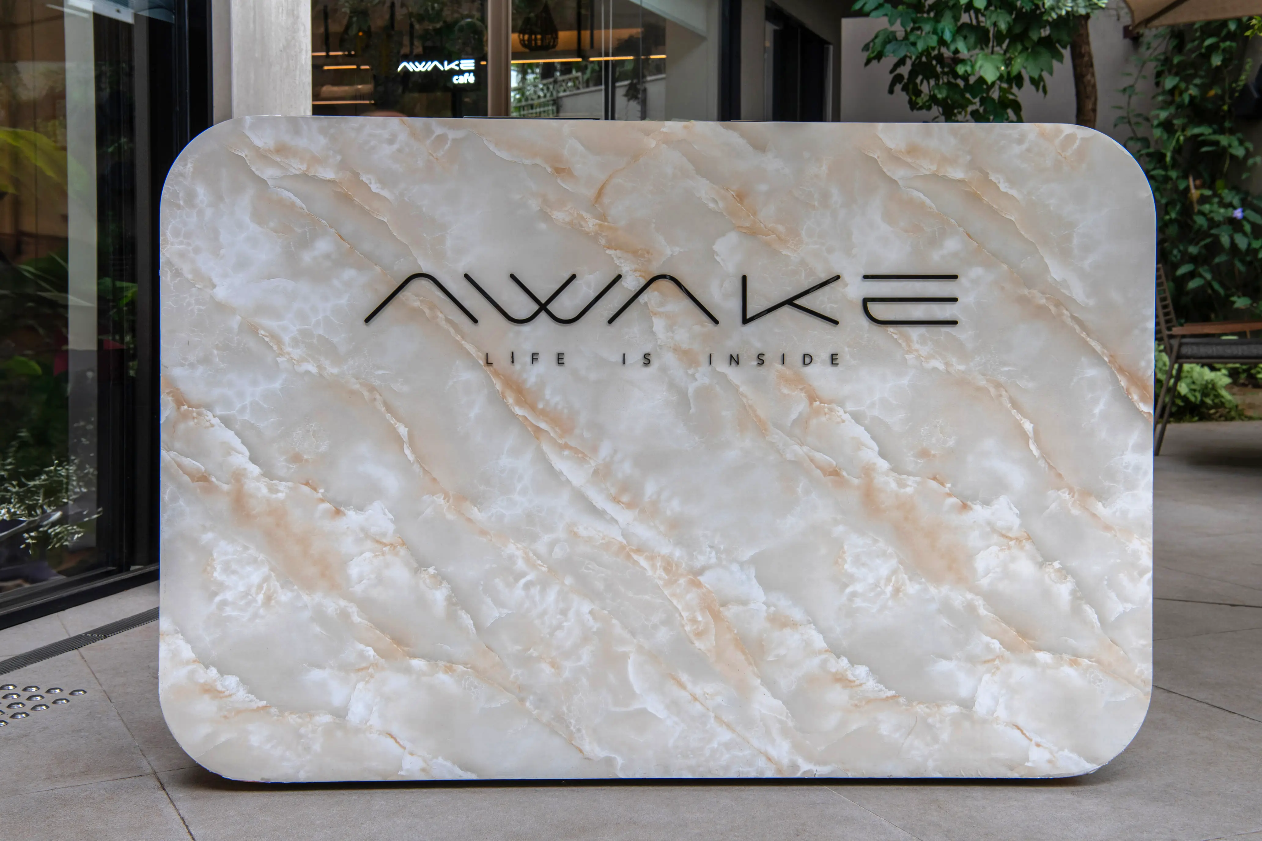 saeng-engenharia-awake-4-piso-granito-branco-itaunas-balcao-crystal-quartz-di-marmore-copiar
