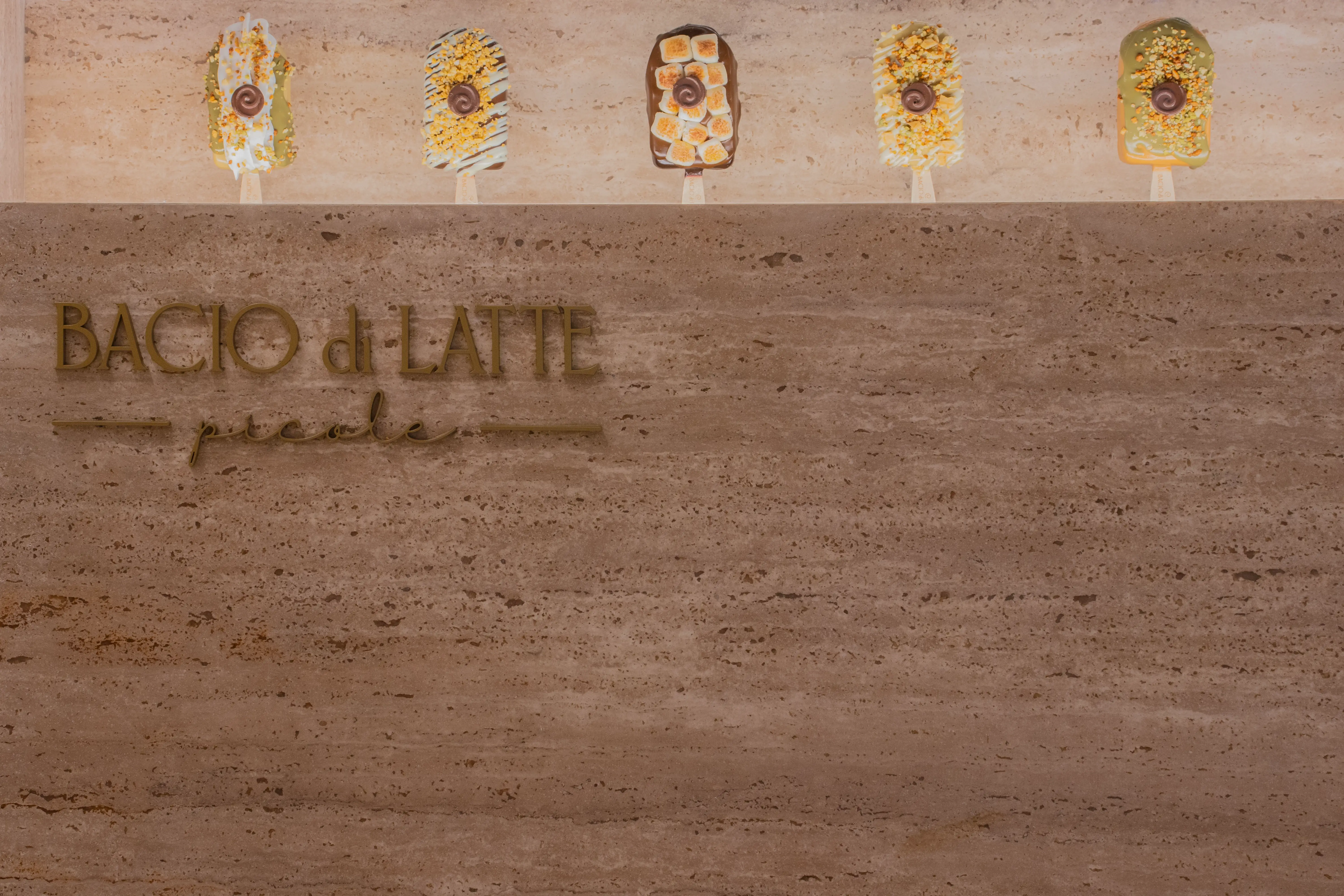 vhicom-bacio-di-latte-bacio-4-balcao-travertino-romano-di-marmore-copiar - Copia