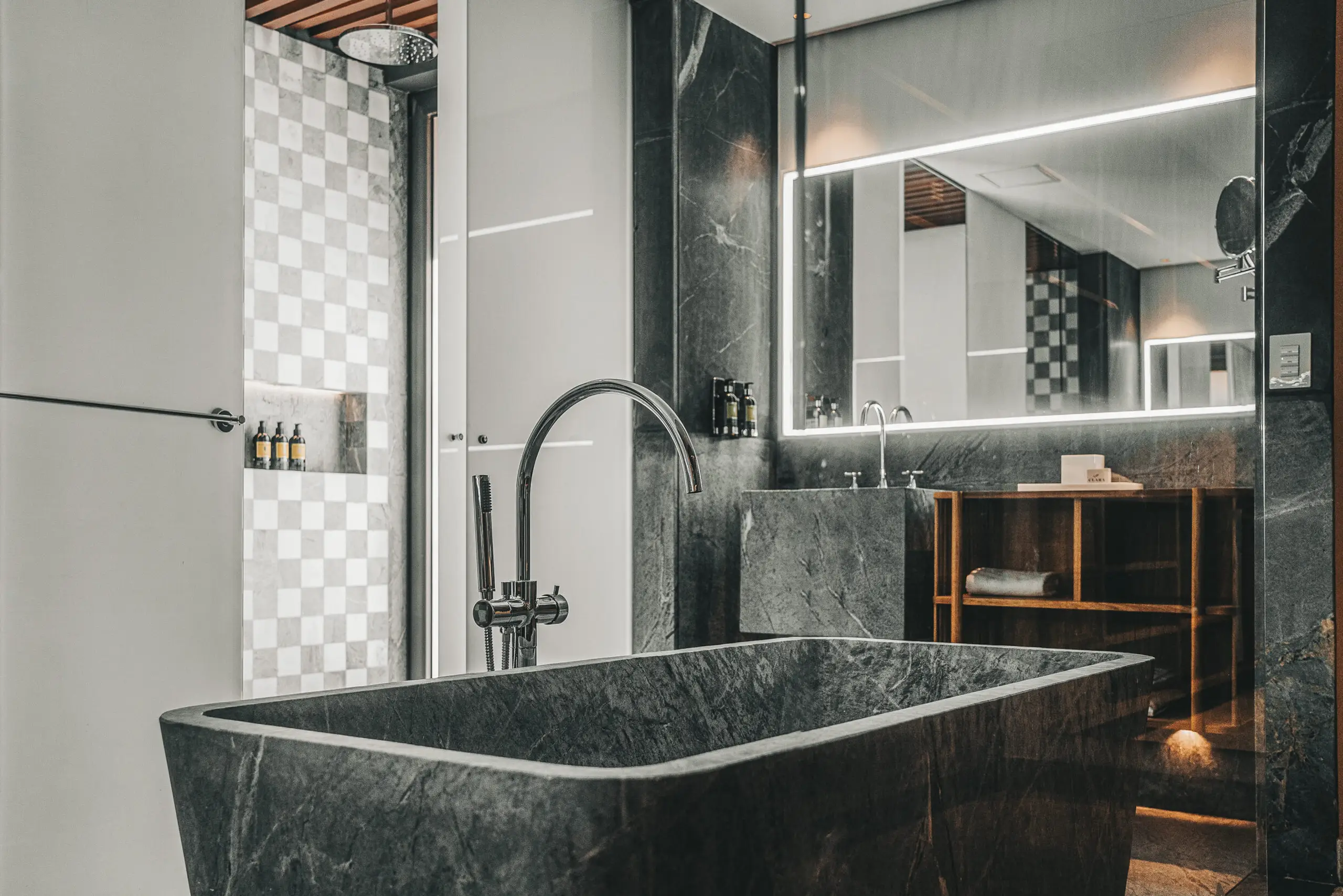 studiio-dwg-certek-clara-resort-wc-bancada-banheira-marmore-grigio-michelangelo-copiar