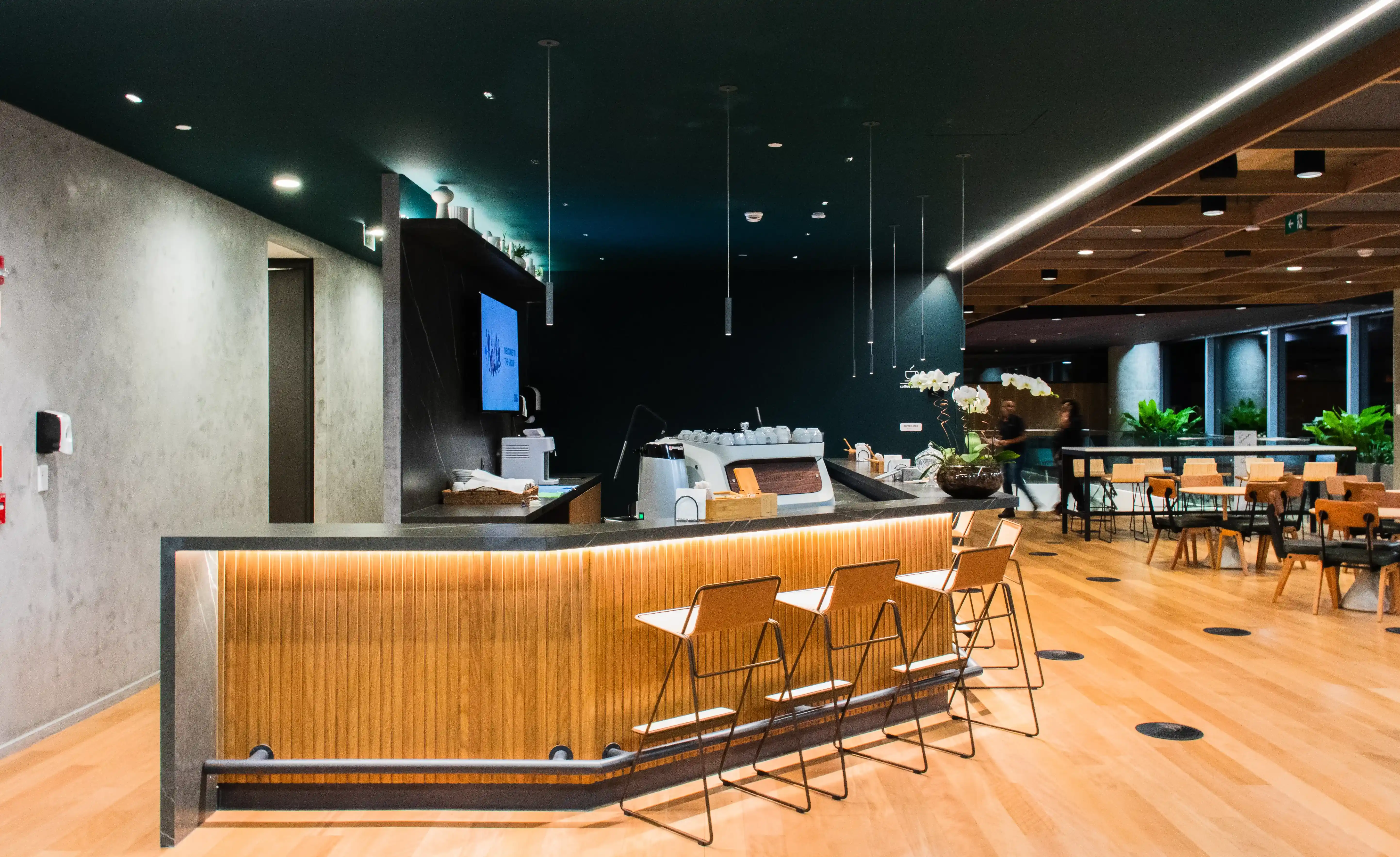athie-wohnrath-bcg-b32-8-coffe-bar-marmore-gris-armani-copa-granito-preto-sao-gabriel-di-marmore-copiar