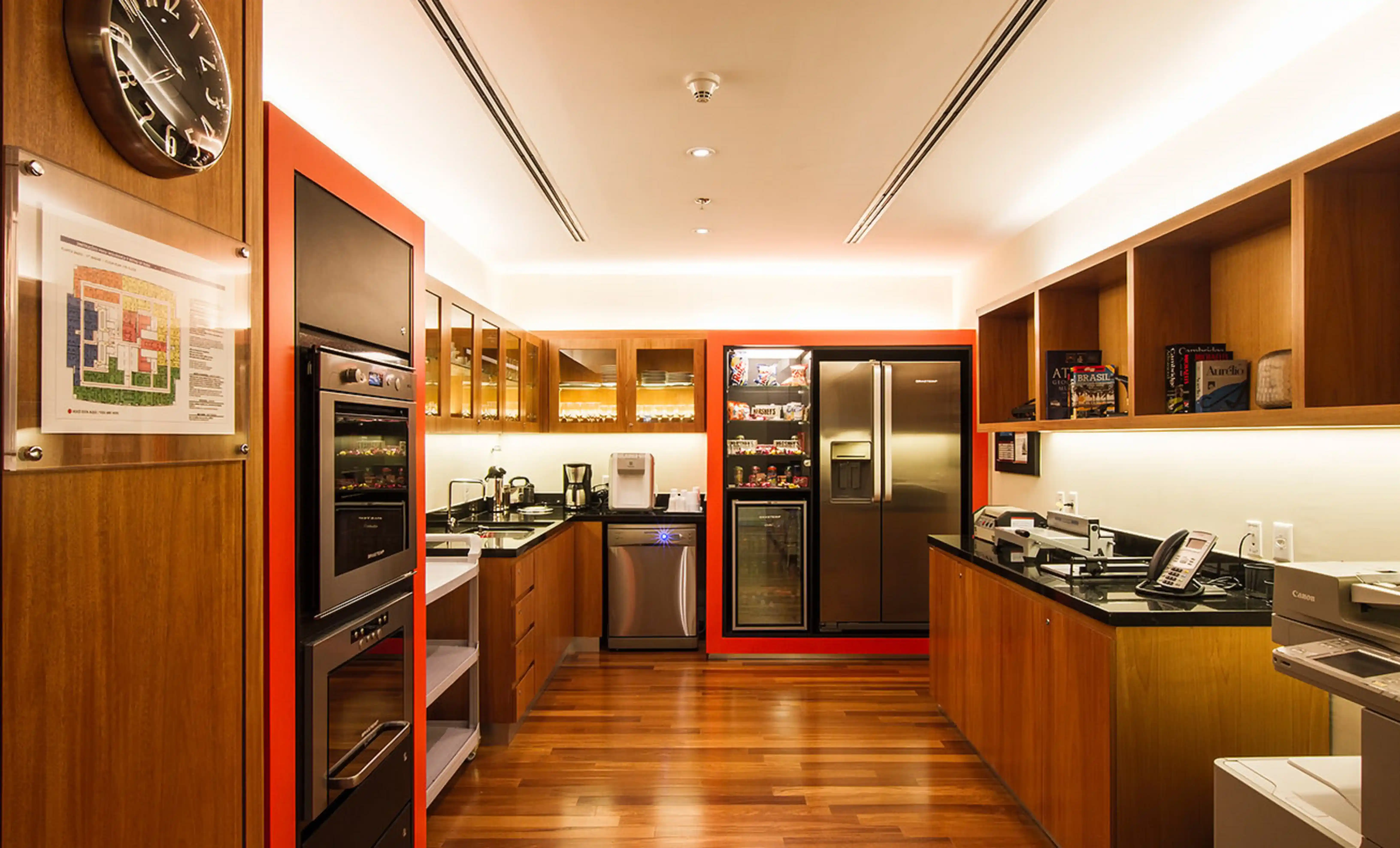 athie-wohnrath-regus-4-balcao-bancada-granito-preto-sao-gabriel-di-marmore-copiar