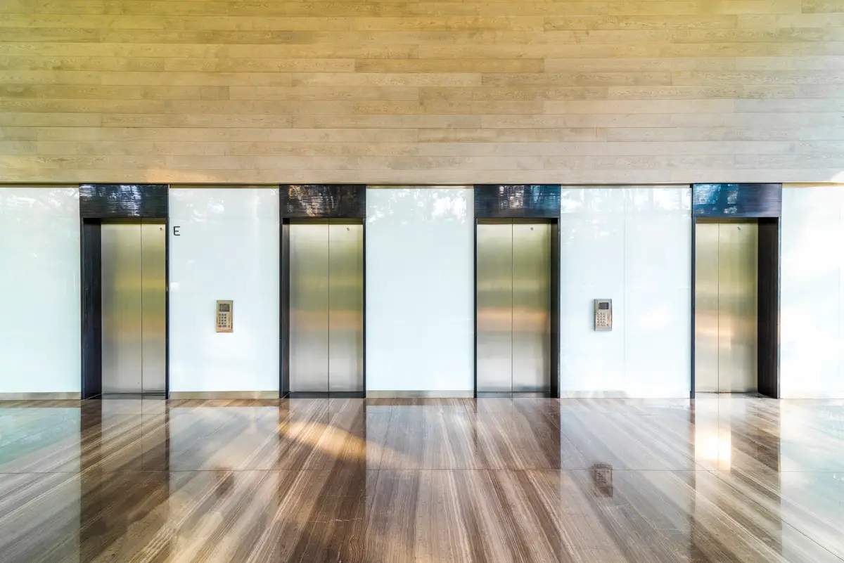 bueno-netto-berrine-one-20-piso-lobby-hall-moldura-elevadores-granito-preto-sao-gabriel-marmore-wood-wave-di-marmore-copiar