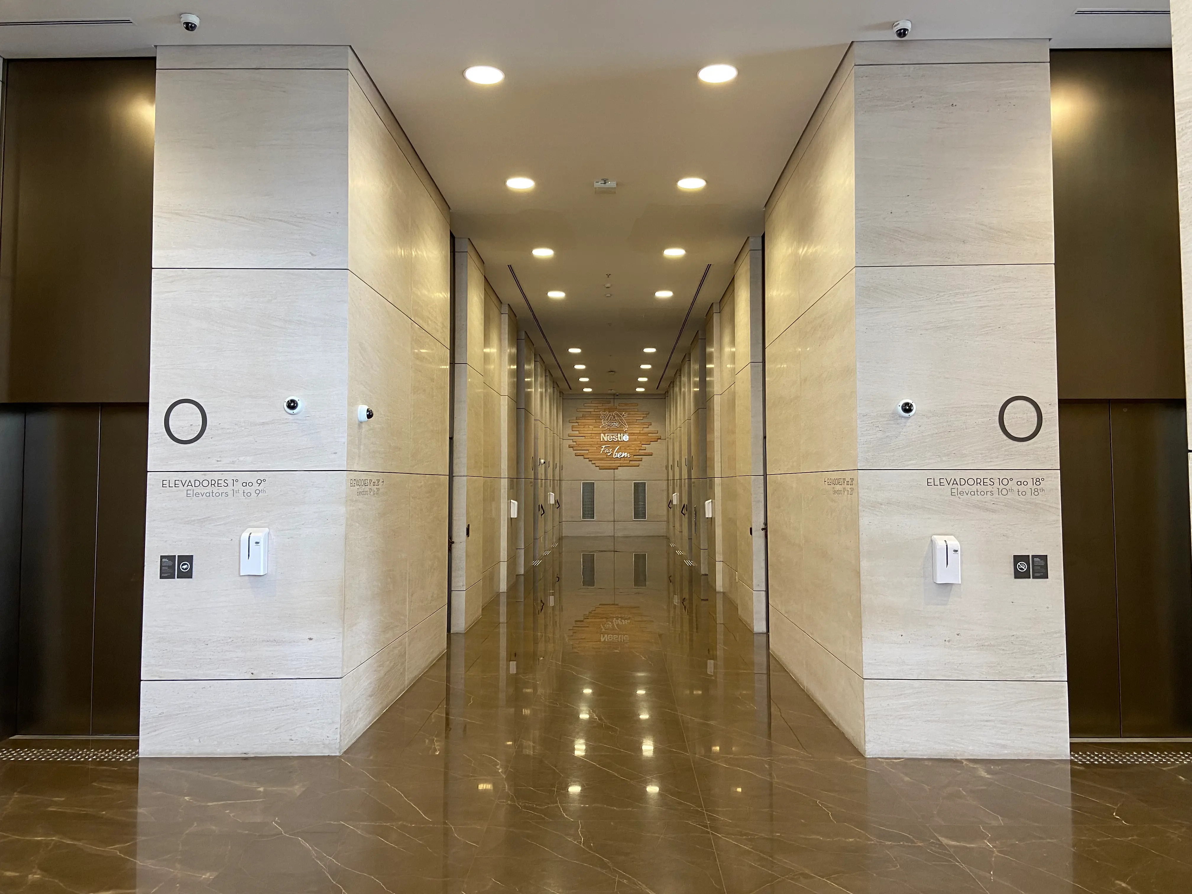 sao-paulo-corporate-towers-athie-wohnrath-nestle-5-piso-marmore-bronze-armani-parede-limestone-crema-moca-fino-di-marmore-copiar