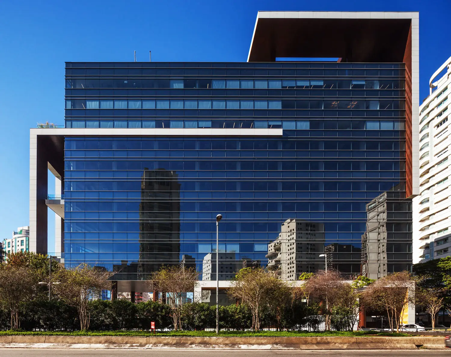 athie-wohnrath-felsberg-advogados-3-edificio-cidade-jardim-di-marmore-copiar