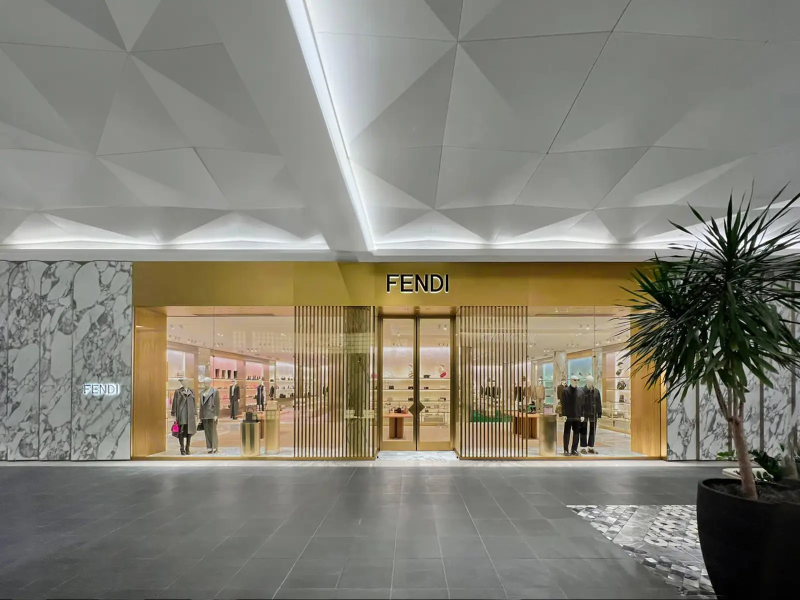 fenix-industria-fendi-usa-0-fachada-parede-marmore-arabescato-vagli-di-marmore-copiar