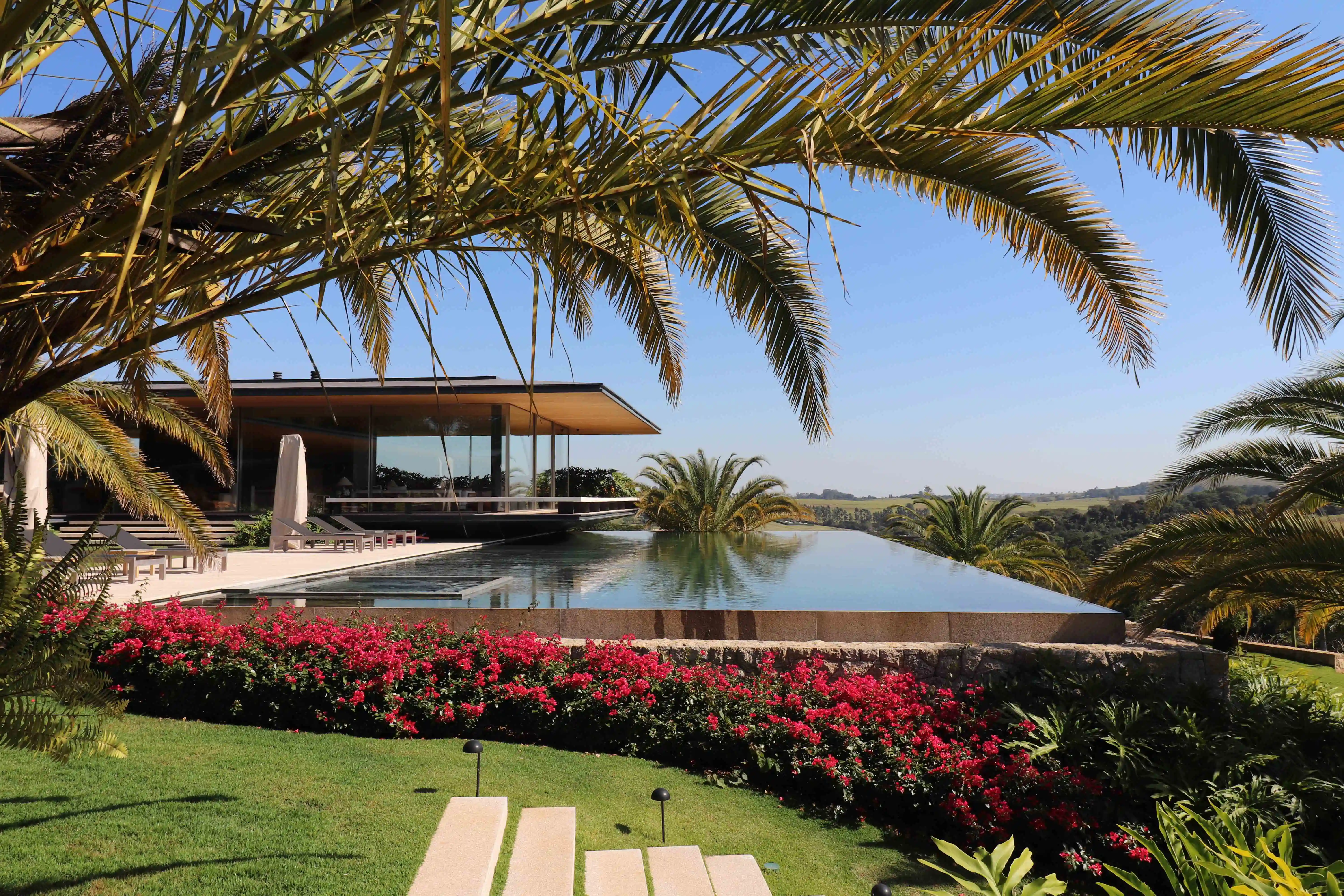 jacobsen-arquitetura-mfc-construtora-fazenda-boa-vista-piscina-granito-verde-candeias-granito-amendoa-capri-travertino-romano-di-marmore--(22)-copiar