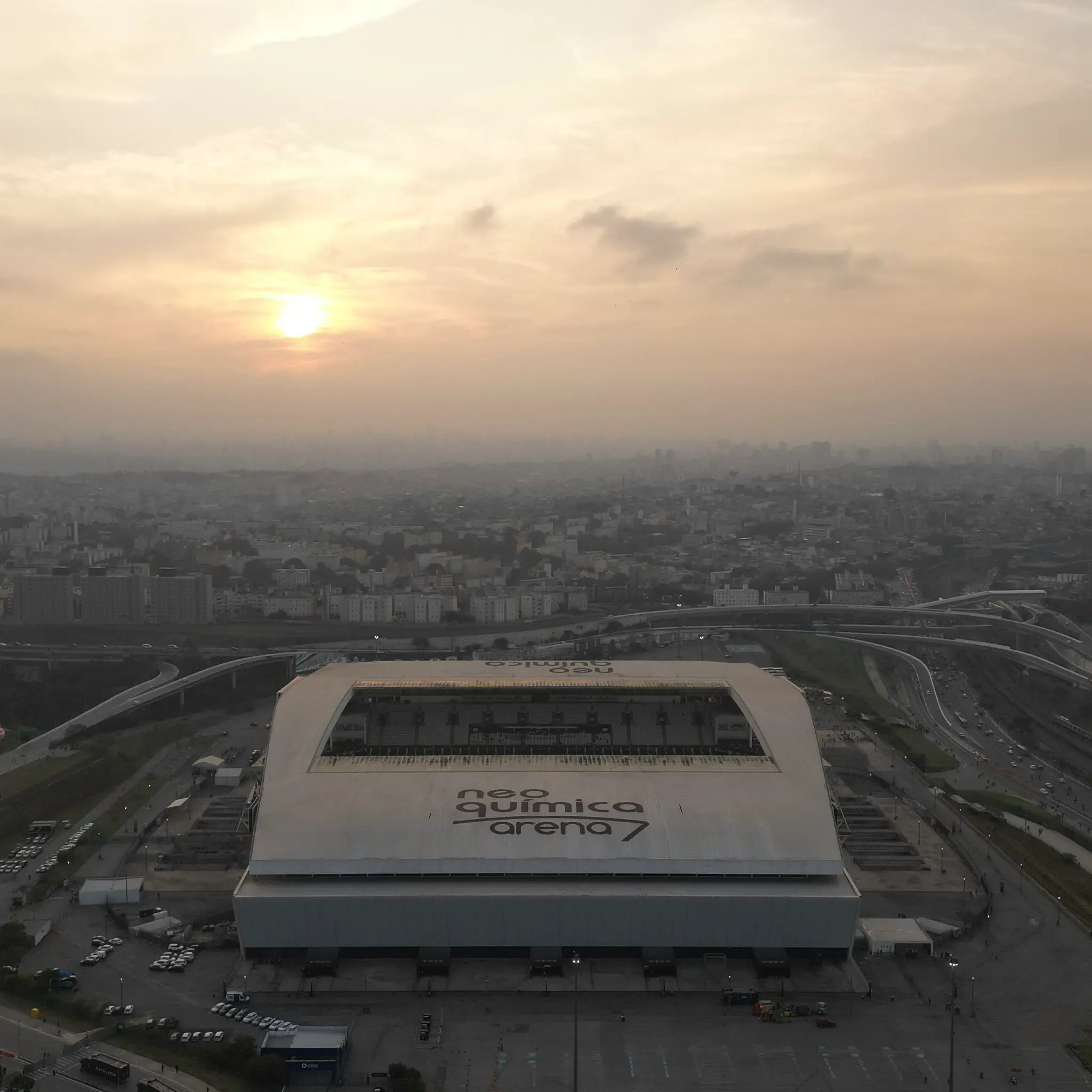 novonor-arena-corinthians-2-parede-ventilada-fachada-techlam-branco-preto-copiar