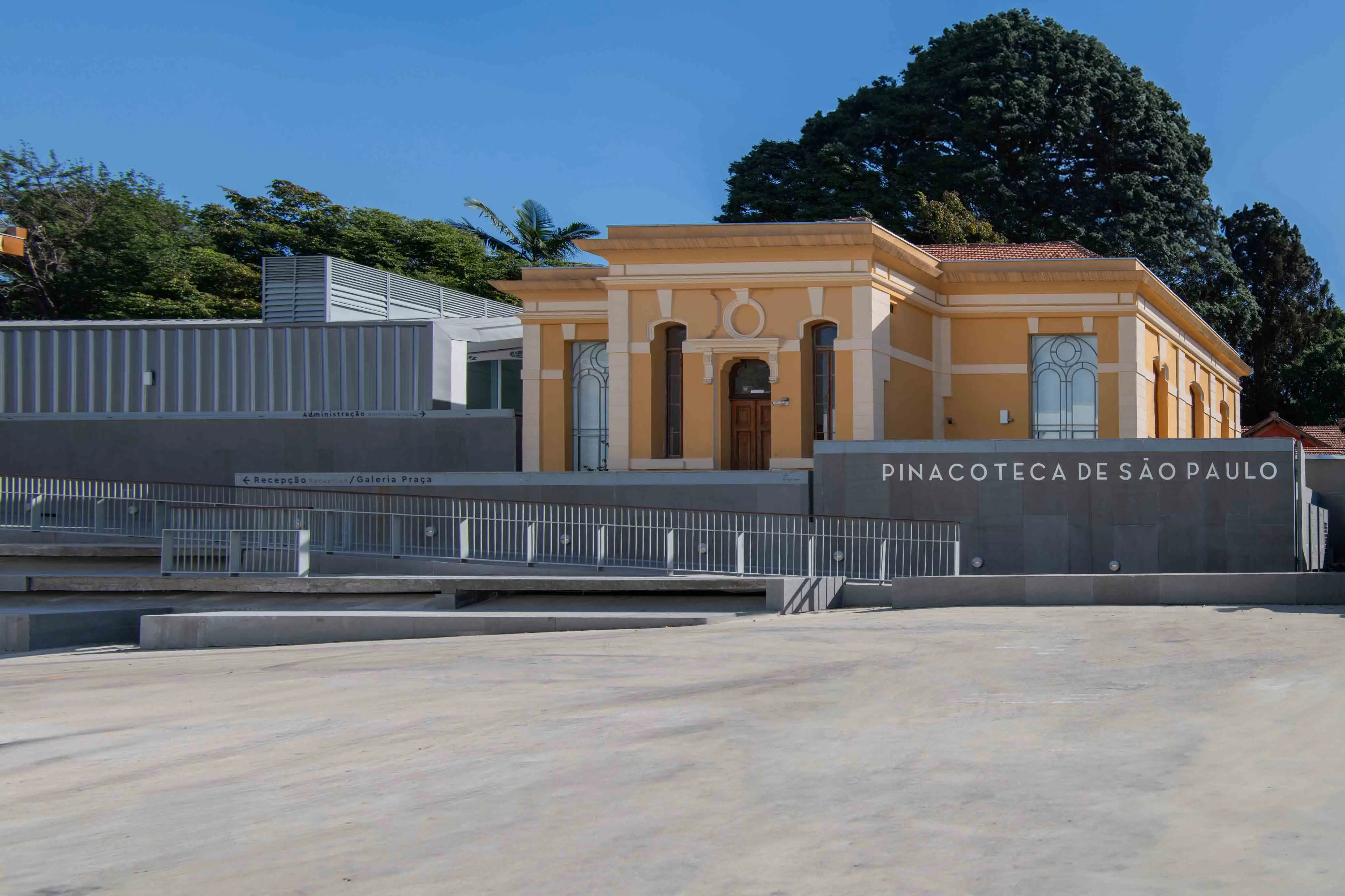 silvio-oksman-afonso-franca-engenharia-pinacoteca-contemporanea-escadas-piso-basalto-granito-preto-levigado-di-marmore-(5)-copiar