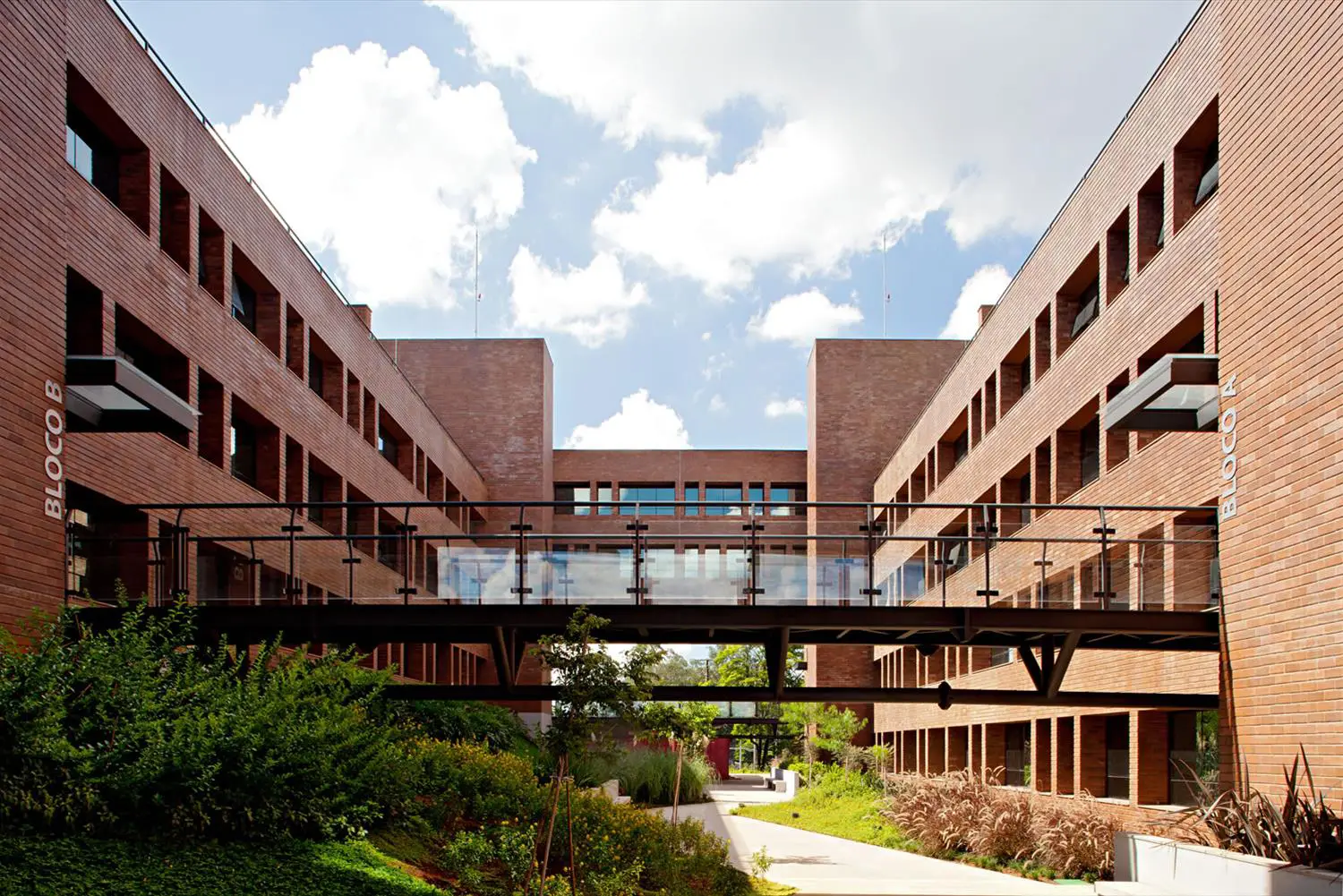 tpa-prime-office-park-1-piso-basalto-di-marmore-copiar