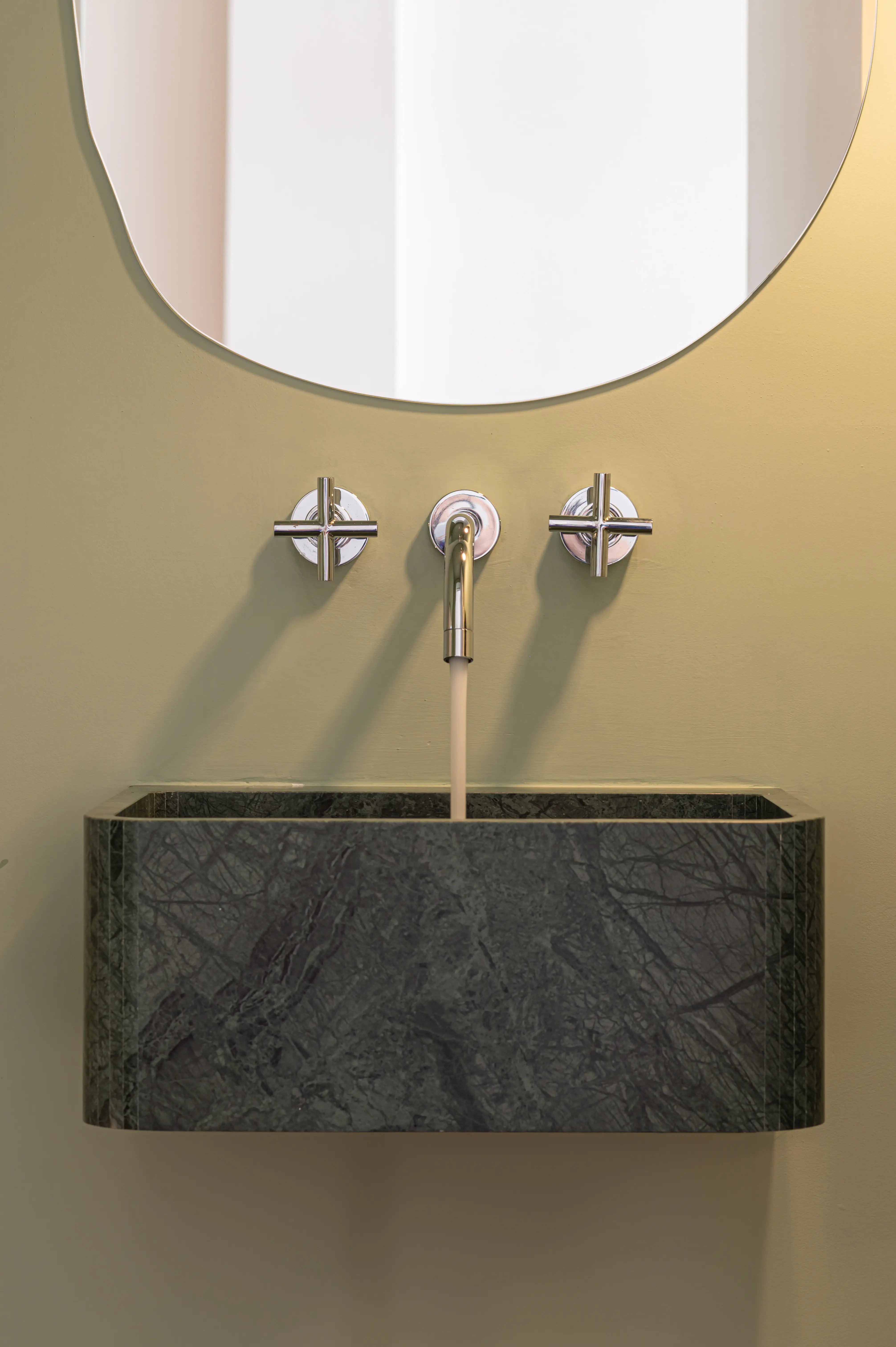 anastassiadis-retrofit-higienopolis-lavabo-piso-parede-nicho-lavatorio-quartzito-amazon-di-marmore-copiar