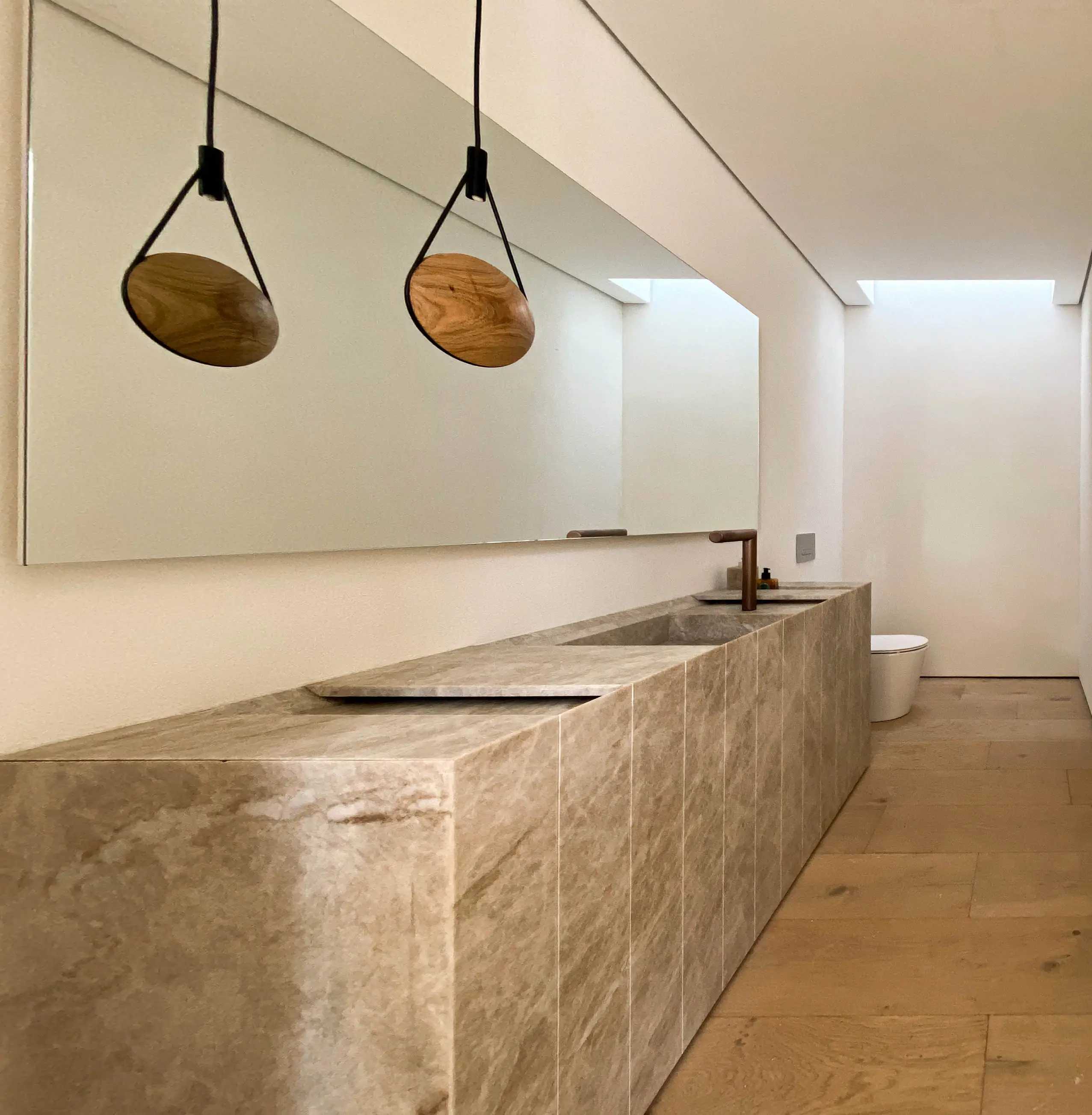 felipe-cabloco-arquitetura-seripierri-engenharia-lavabo-lavatorio-cuba-montada-onix-cristallo-di-marmore-copiar