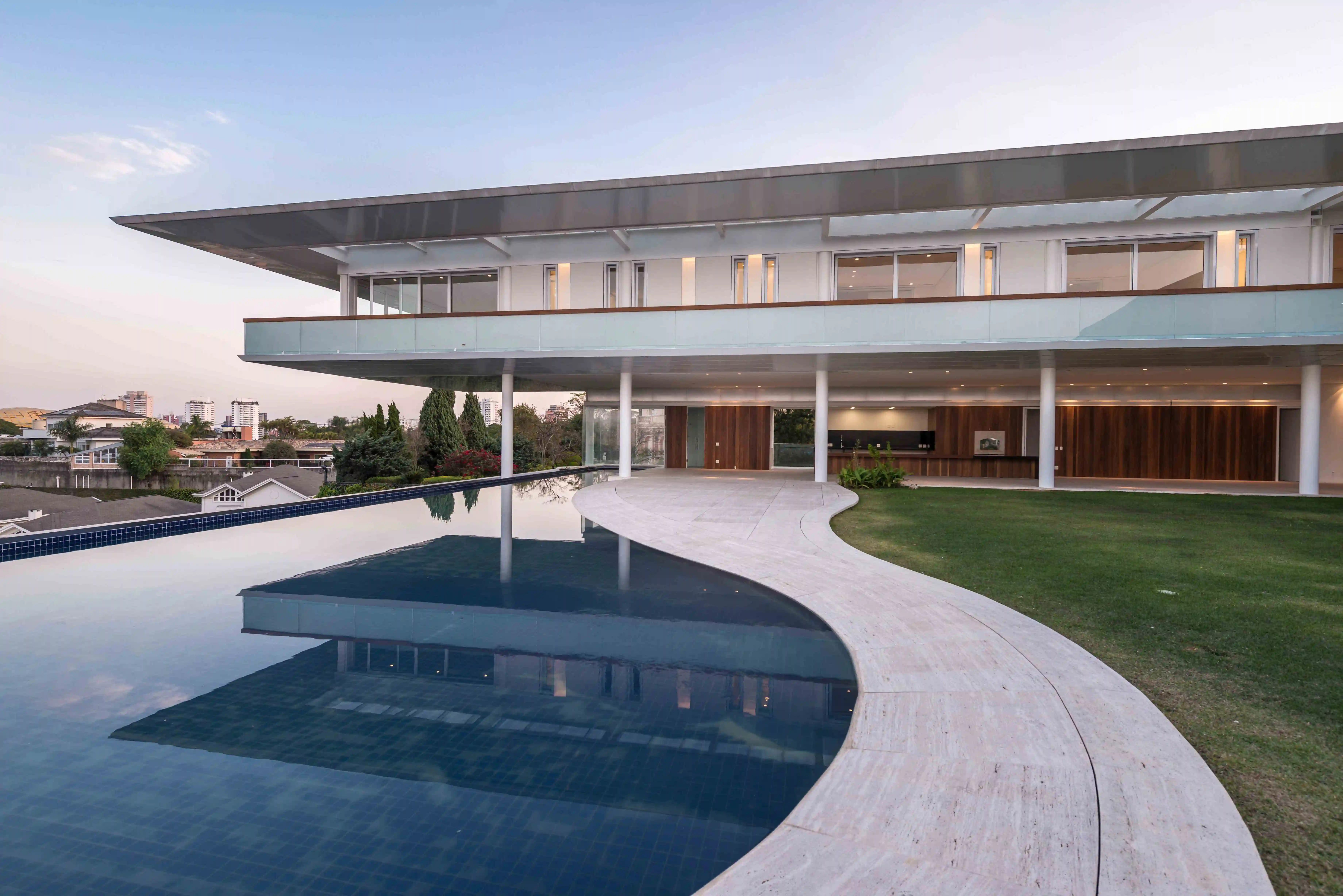 galvez-marton-riccioppo-residencia-morumbi-piscina-travertina-romano-di-marmore-(8)-copiar