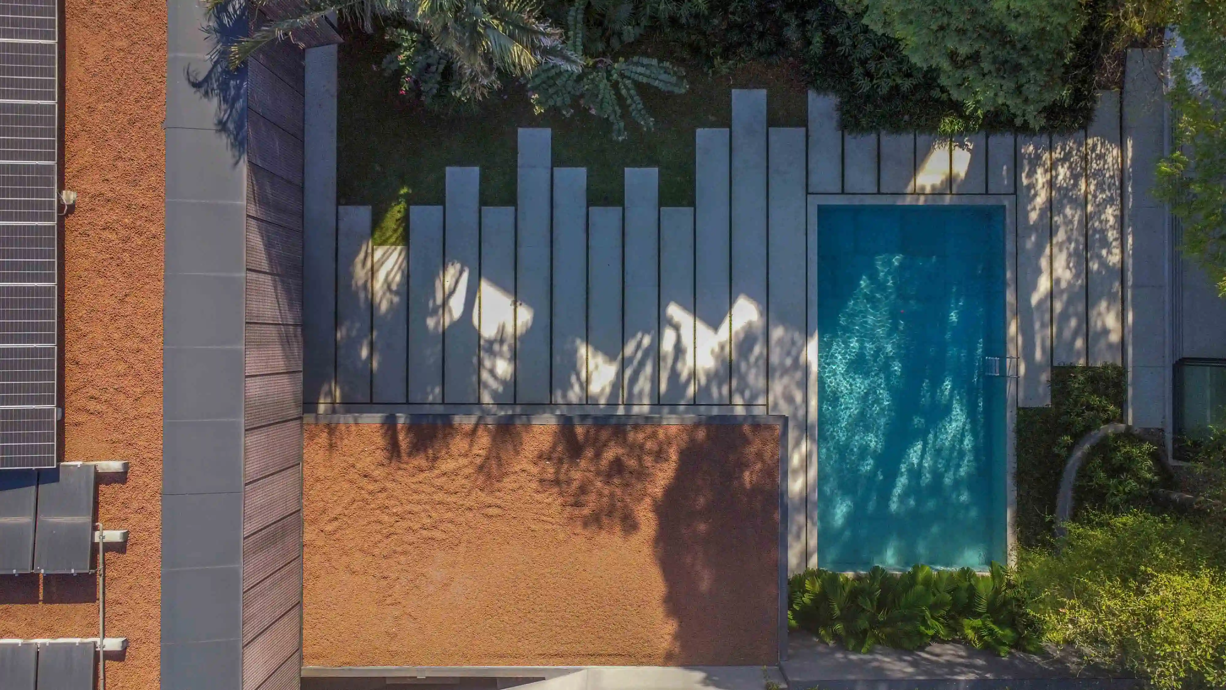 inovalli-bernardes-arquitetura-residencia-alemanha-piscina-granito-branco-siena-levigado-di-marmore-(7)-copiar