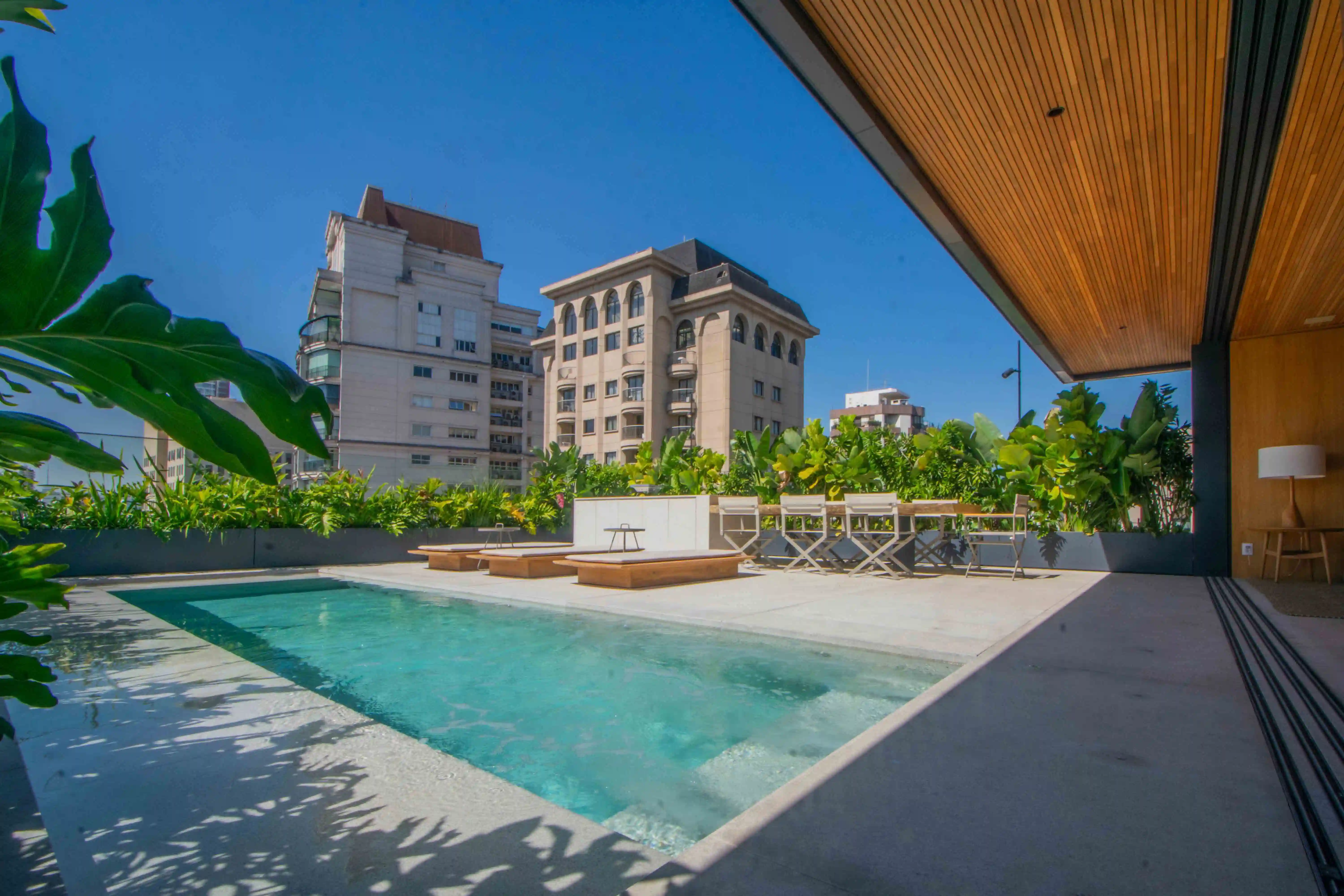 inovalli-bernardes-arquitetura-residencia-alemanha-piscina-granito-branco-siena-levigado-di-marmore-(9)-copiar