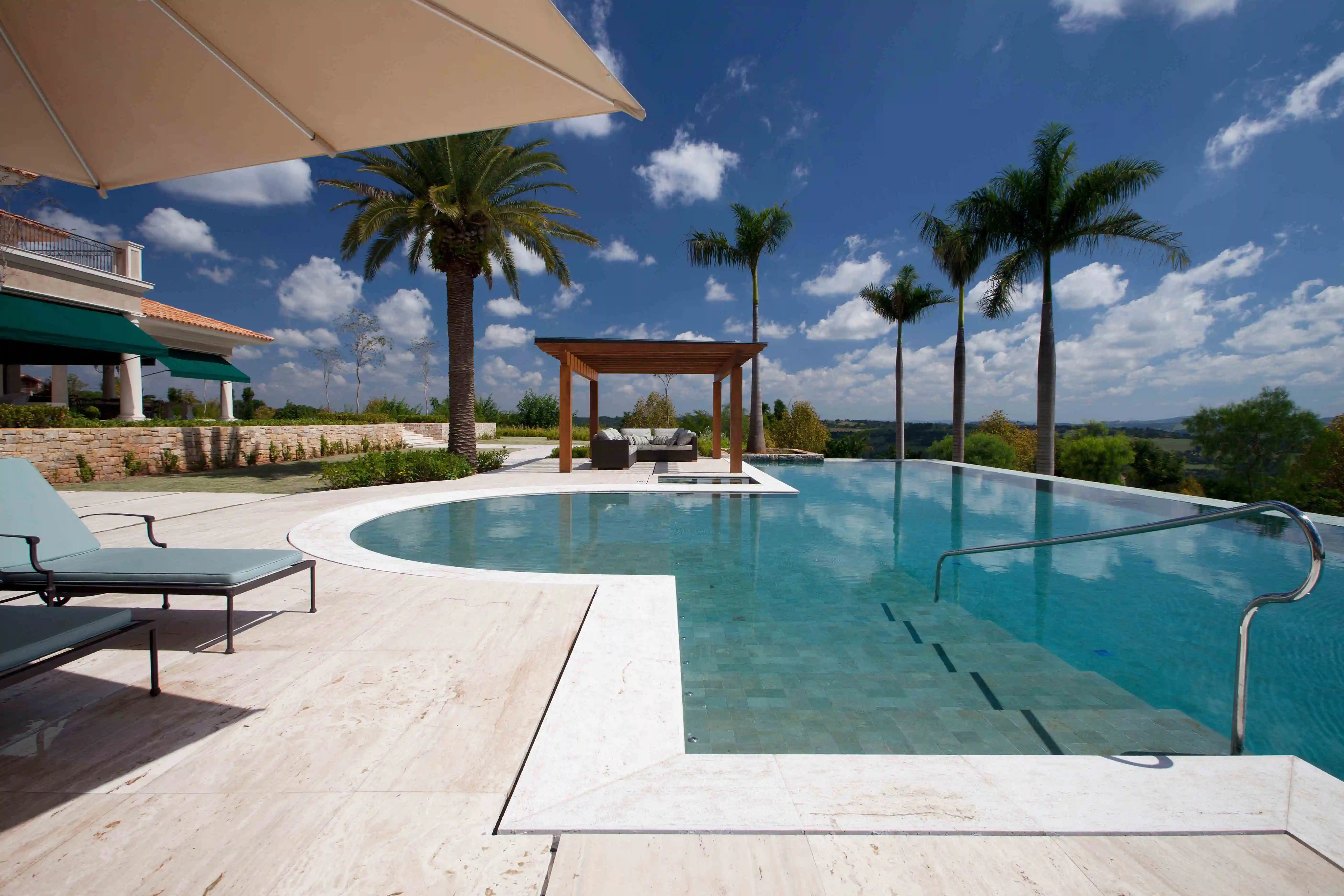 leonardo-junqueira-arquitetura-quinta-da-baronesa-piso-piscina-travertino-romano--di-marmore-(3)-copiar