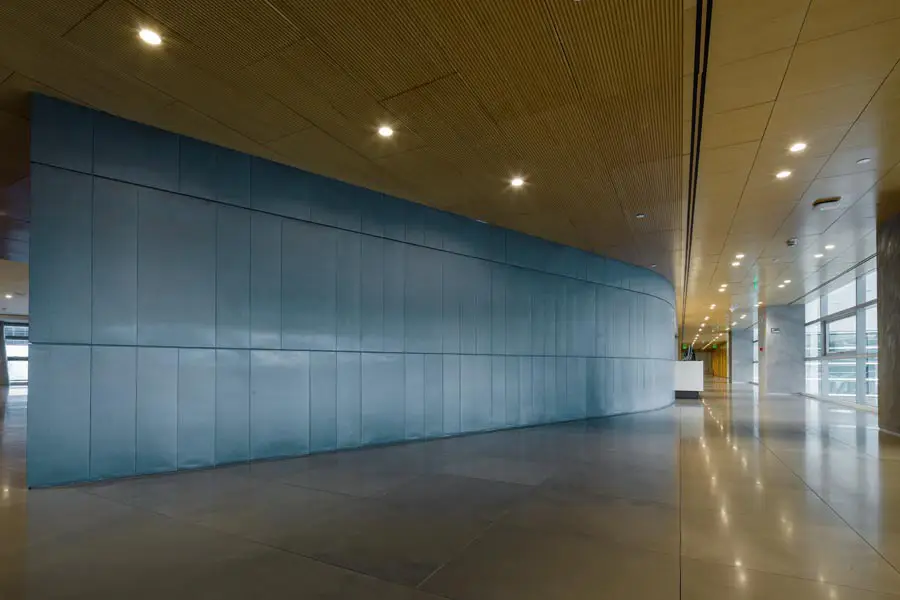 athie-wohnrath-itau-bba-30-piso-limestone-blue-levantina-di-marmore-copiar
