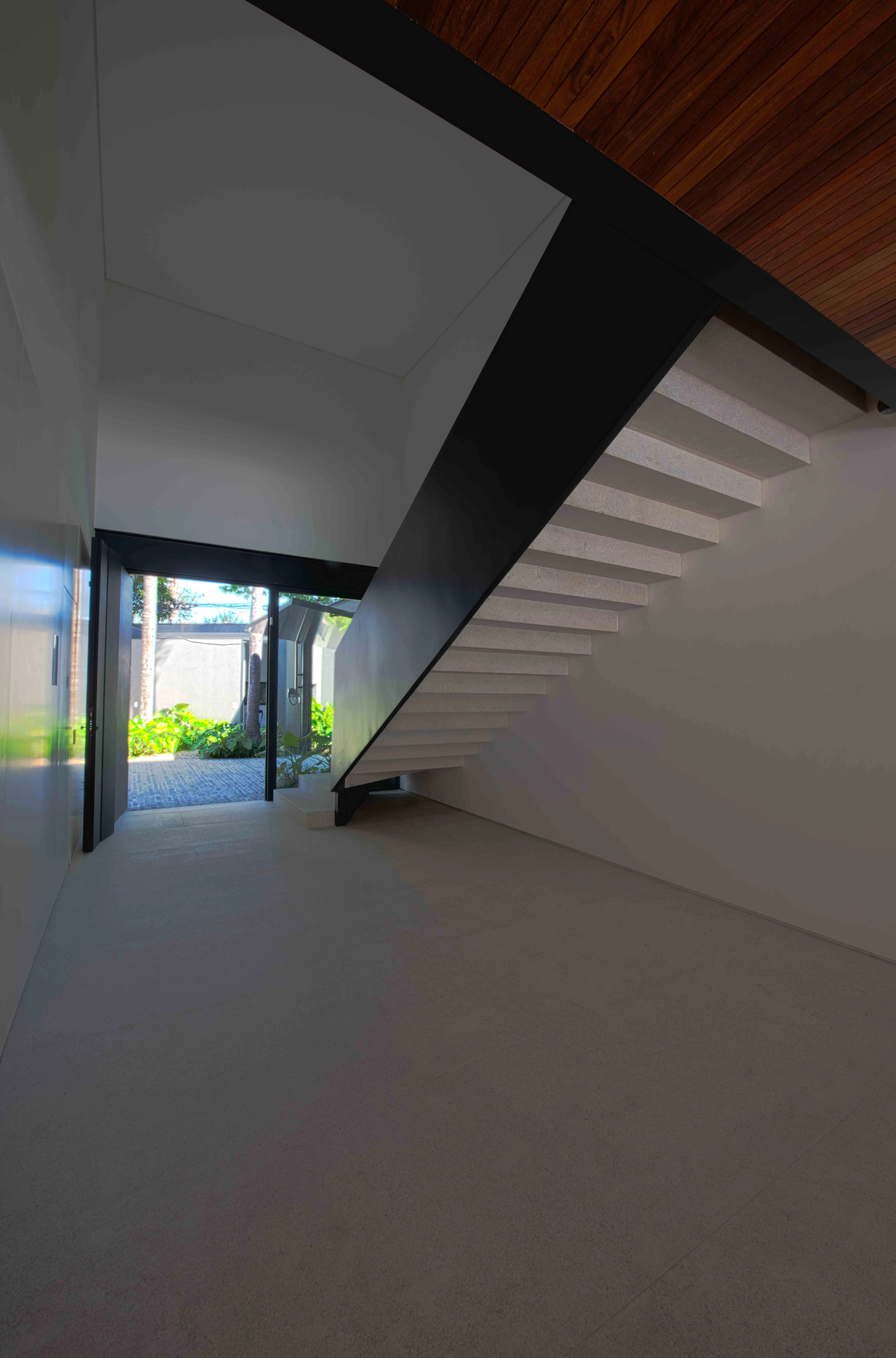 bernardes-arquitetura-residencia-alemanha-esacadas-piso-granito-branco-siena-escovado-di-marmore--(2)-copiar