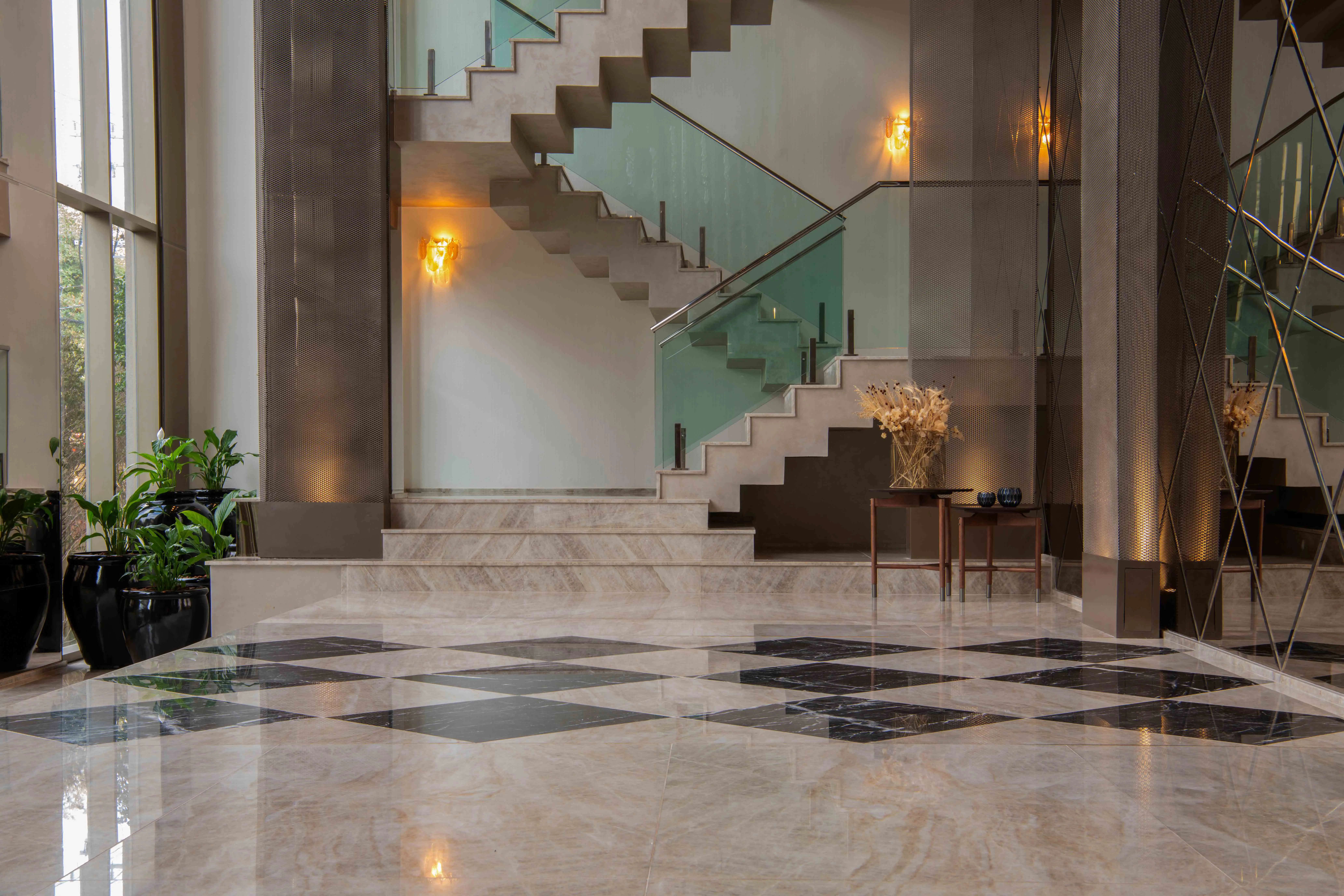cyrela-on-the-parc-elevador-escada-piso-quartzito-perla-santana-polido-di-marmore-(6)-copiar