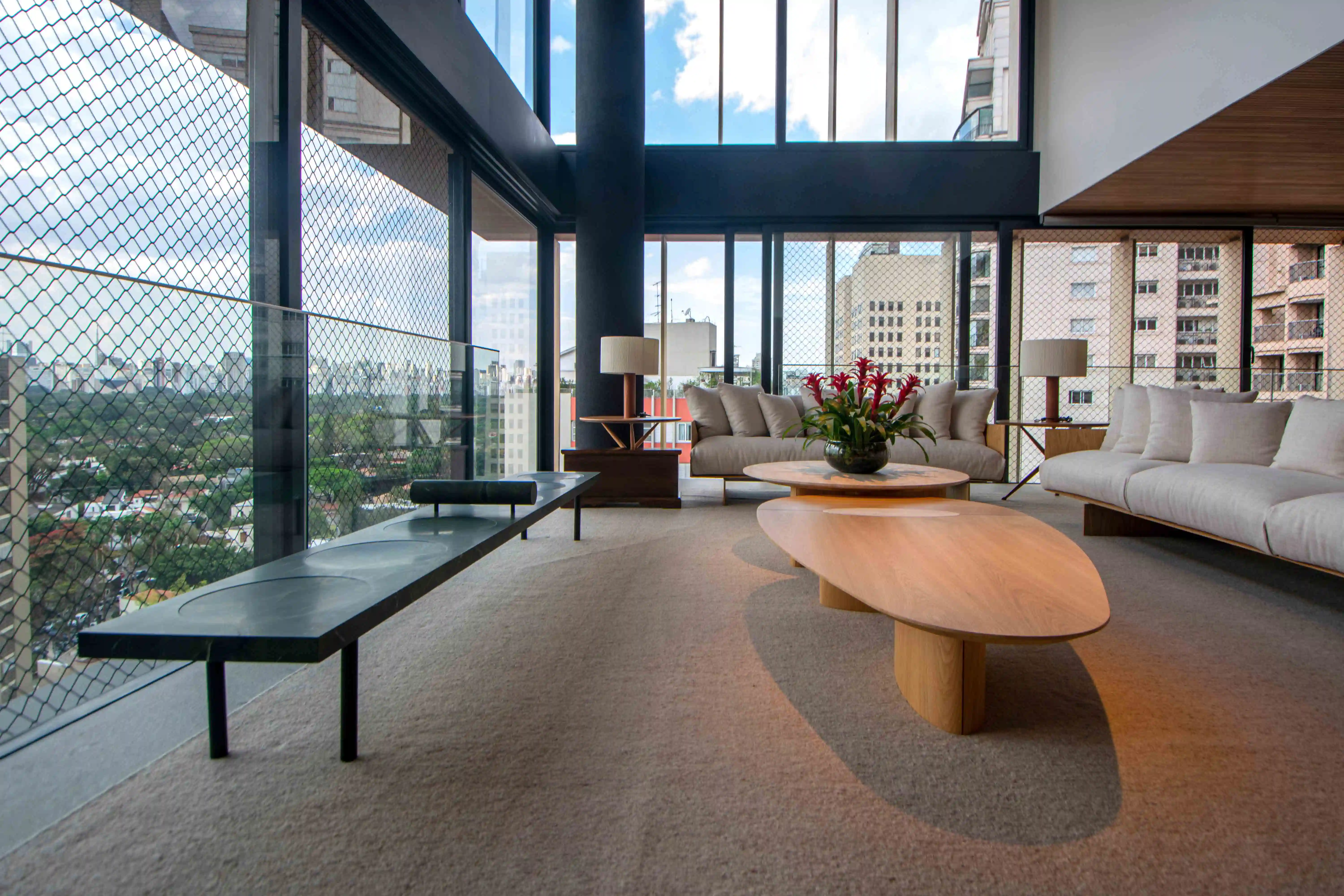 jacobsen-arquitetura-bm-engenharia-triplex-itaim-sala-piso-granito-branco-itauna-jateado-di-marmore-(3)-copiar