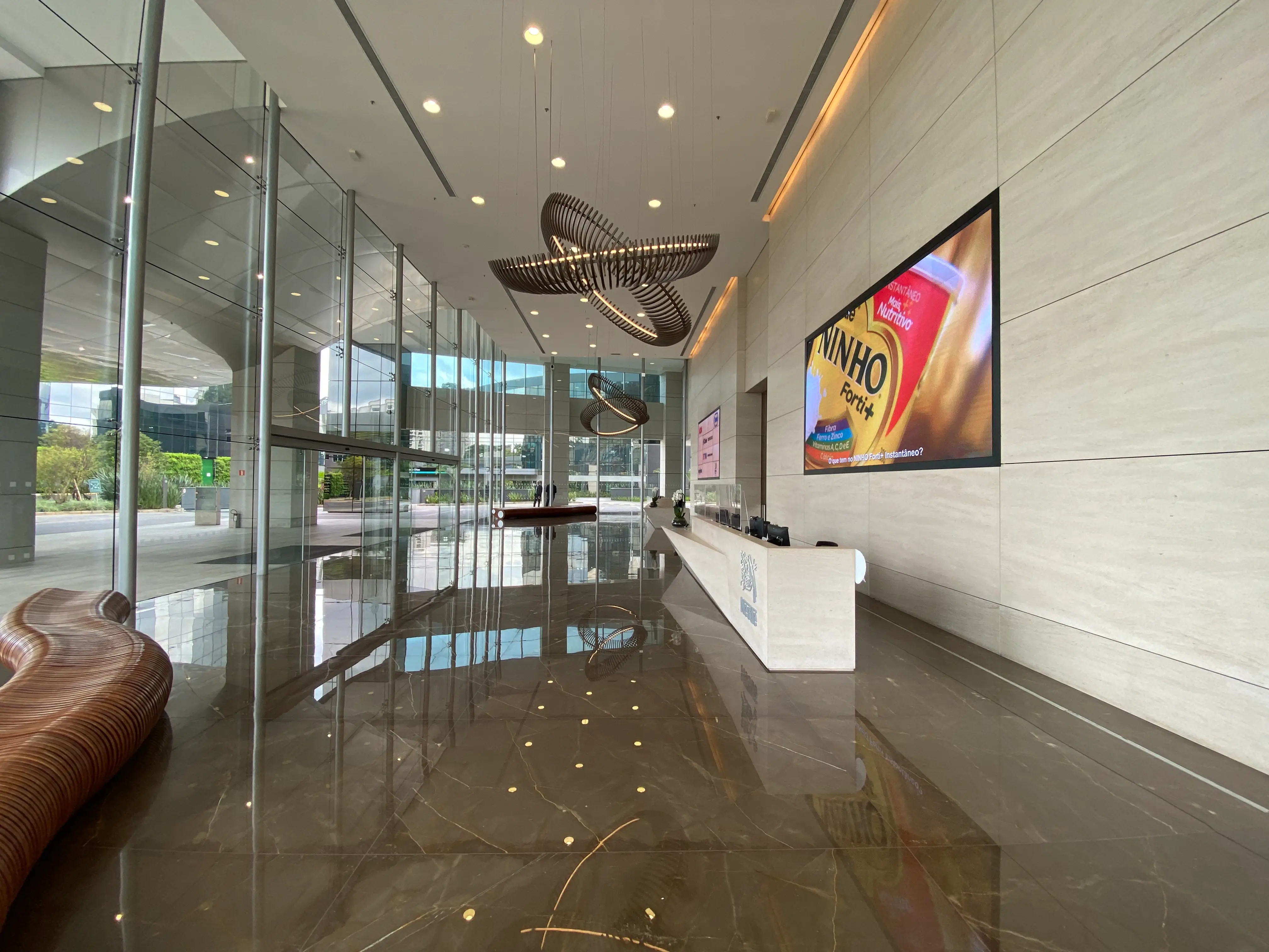 sao-paulo-corporate-towers-athie-wohnrath-nestle-1-piso-marmore-bronze-armani-parede-limestone-crema-moca-fino-di-marmore-copiar