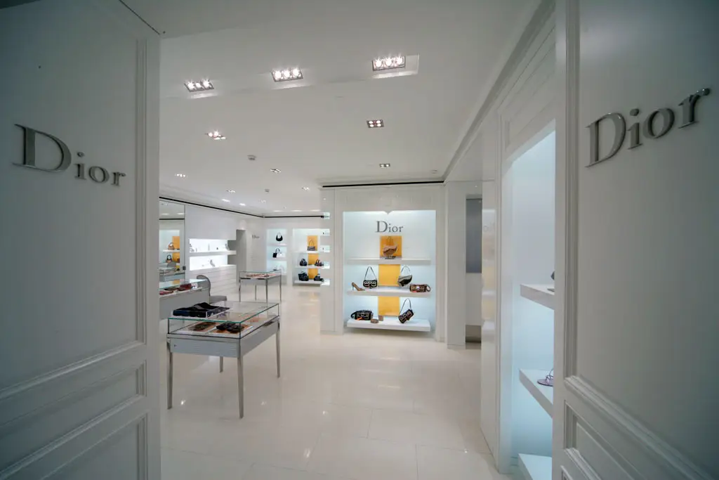 saeng-eng-dior-1-piso-marmore-branco-di-marmore-copiar