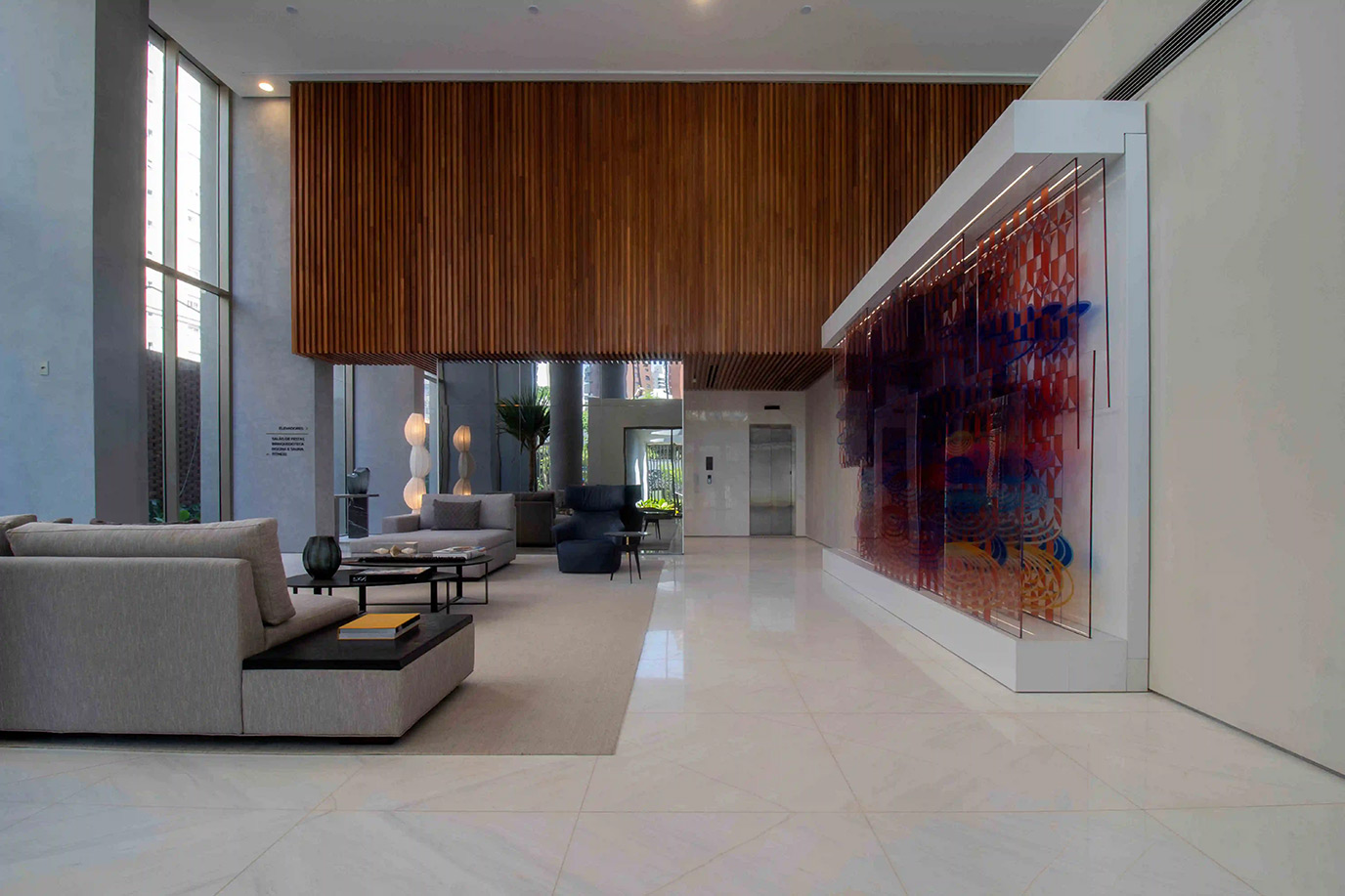 psa-arquitetura-incorporadora-benx-the-frame-sala-piso-parede--marmore-branco-pigues-di-marmore-copiar