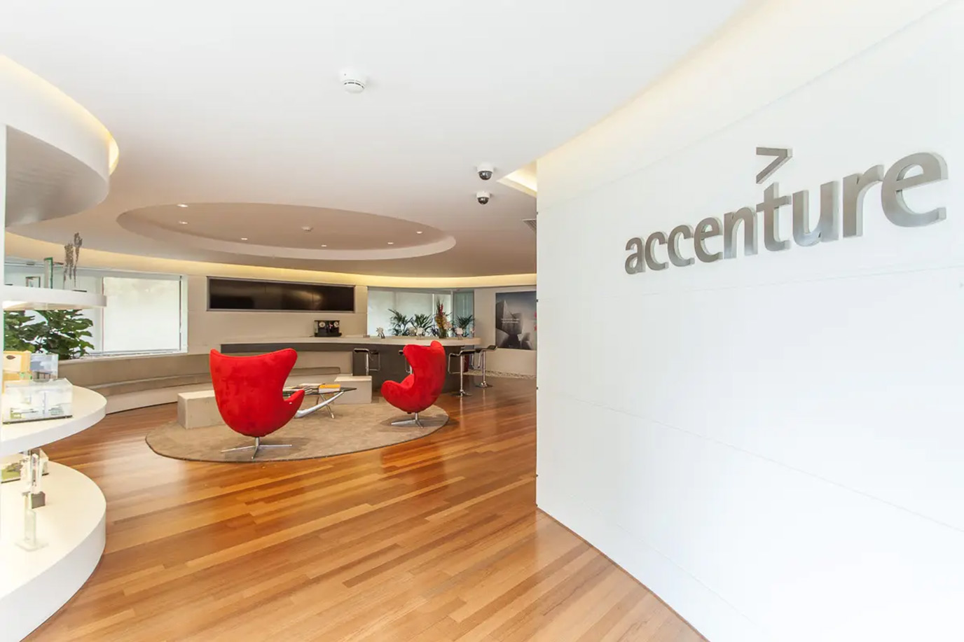 saeng-engenharia-accenture-balcoes-aglostone-branco-prime-granito-brannco-siena-di-marmore-1-copiar