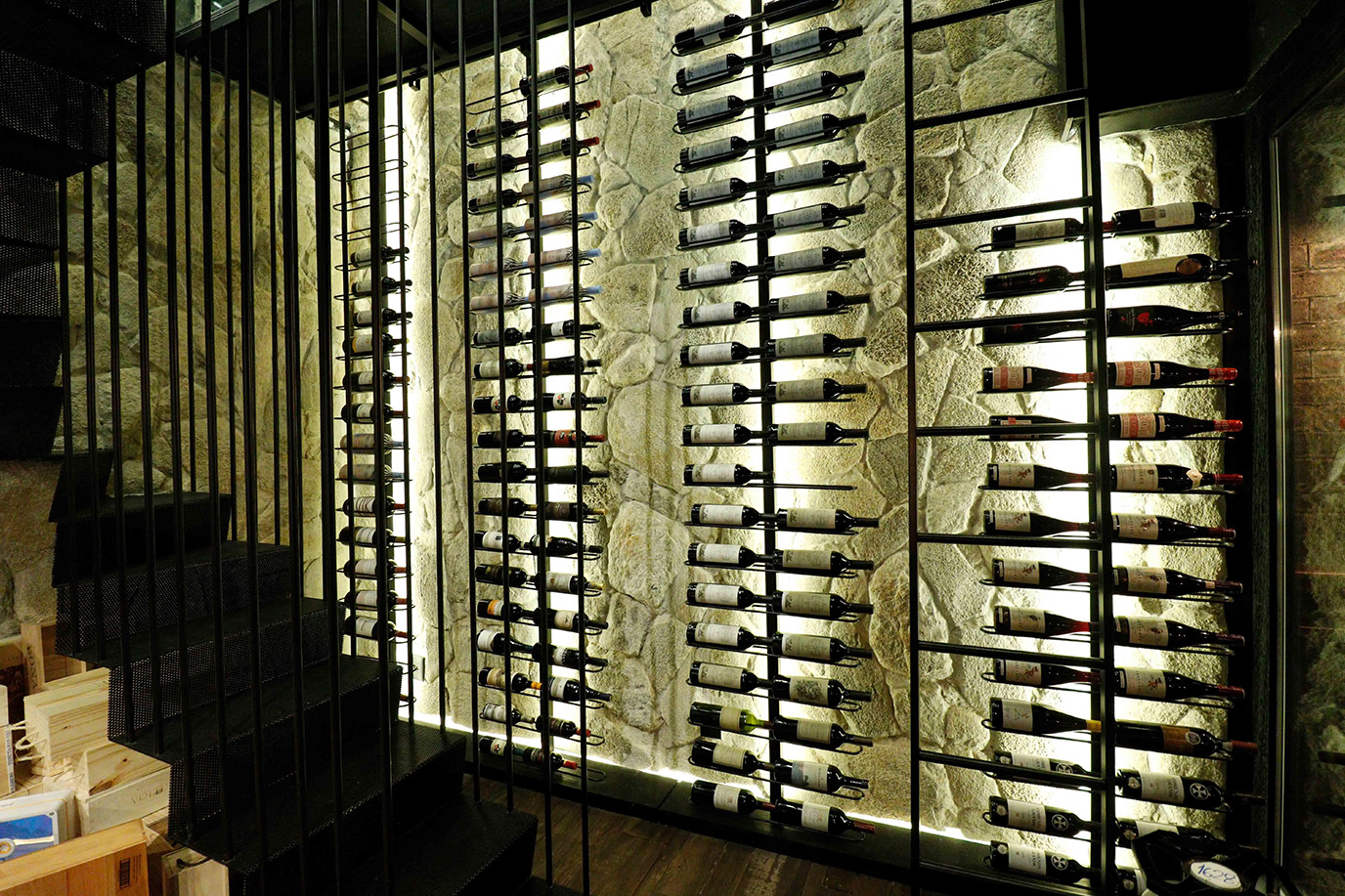 mario-celso-bernardes-strix-engenharia-parede-piso-bancada-cuba-montada-mesa-pedra-moledo-di-marmore-(1)r