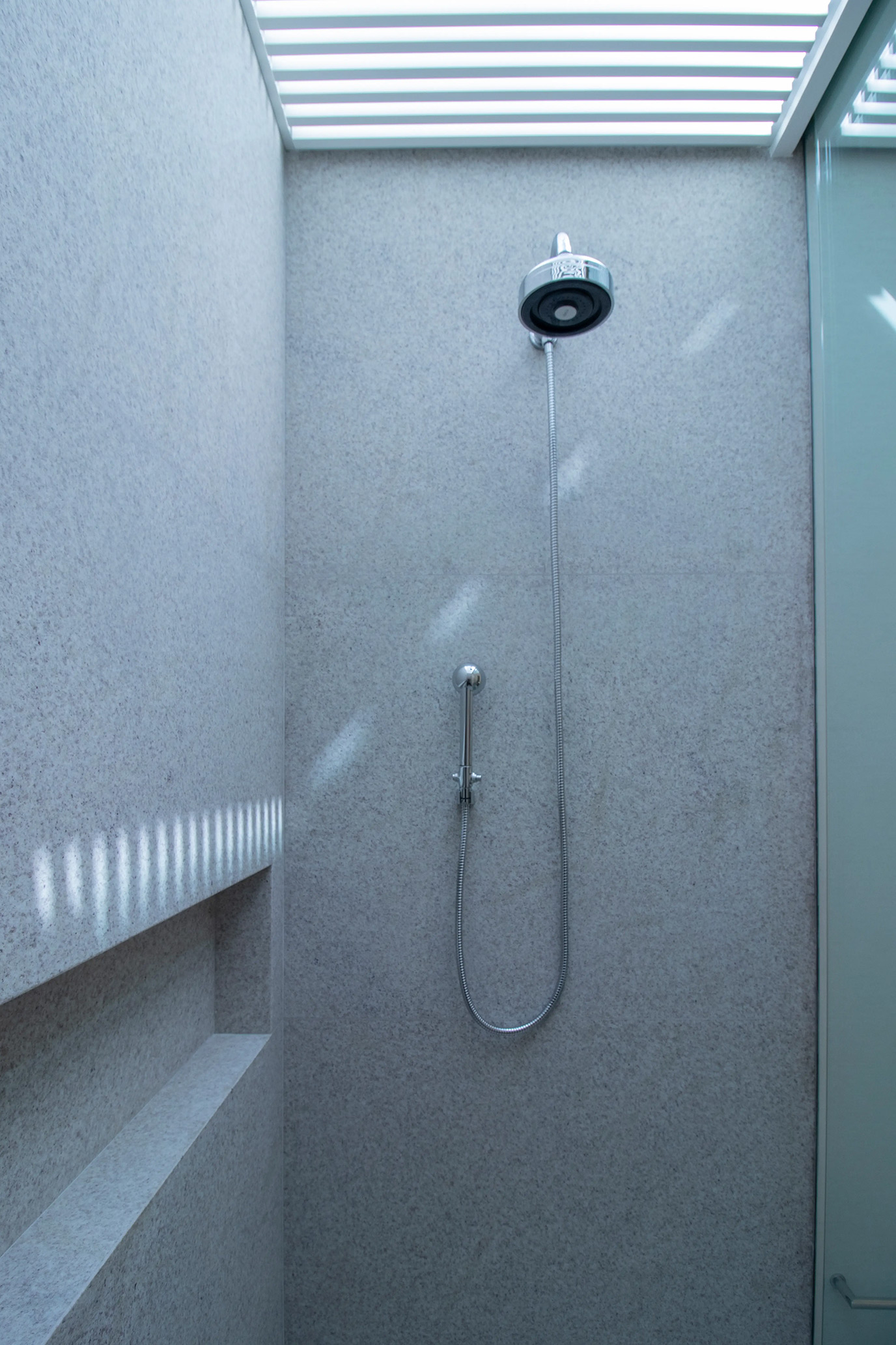 bernardes-laer-lavatorio-lavabo-piso-parede-granito-branco-siena-escovado-9r