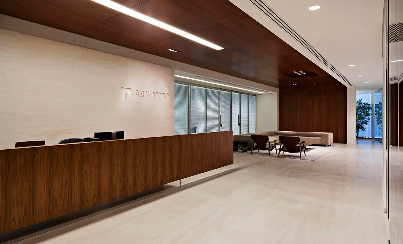 athie-wohnrath-abn-amro-hall-piso-parede-logo-jato-d'agua-limestone-levigado-di-marmore-1r