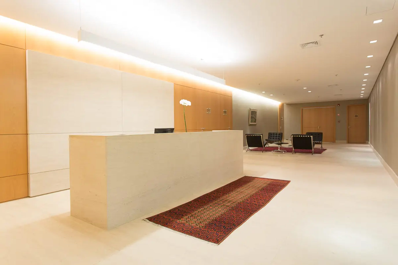 athie-wohnrath-camargo-correa-balcao-piso-limestone-saint-remy-di-marmore-5r