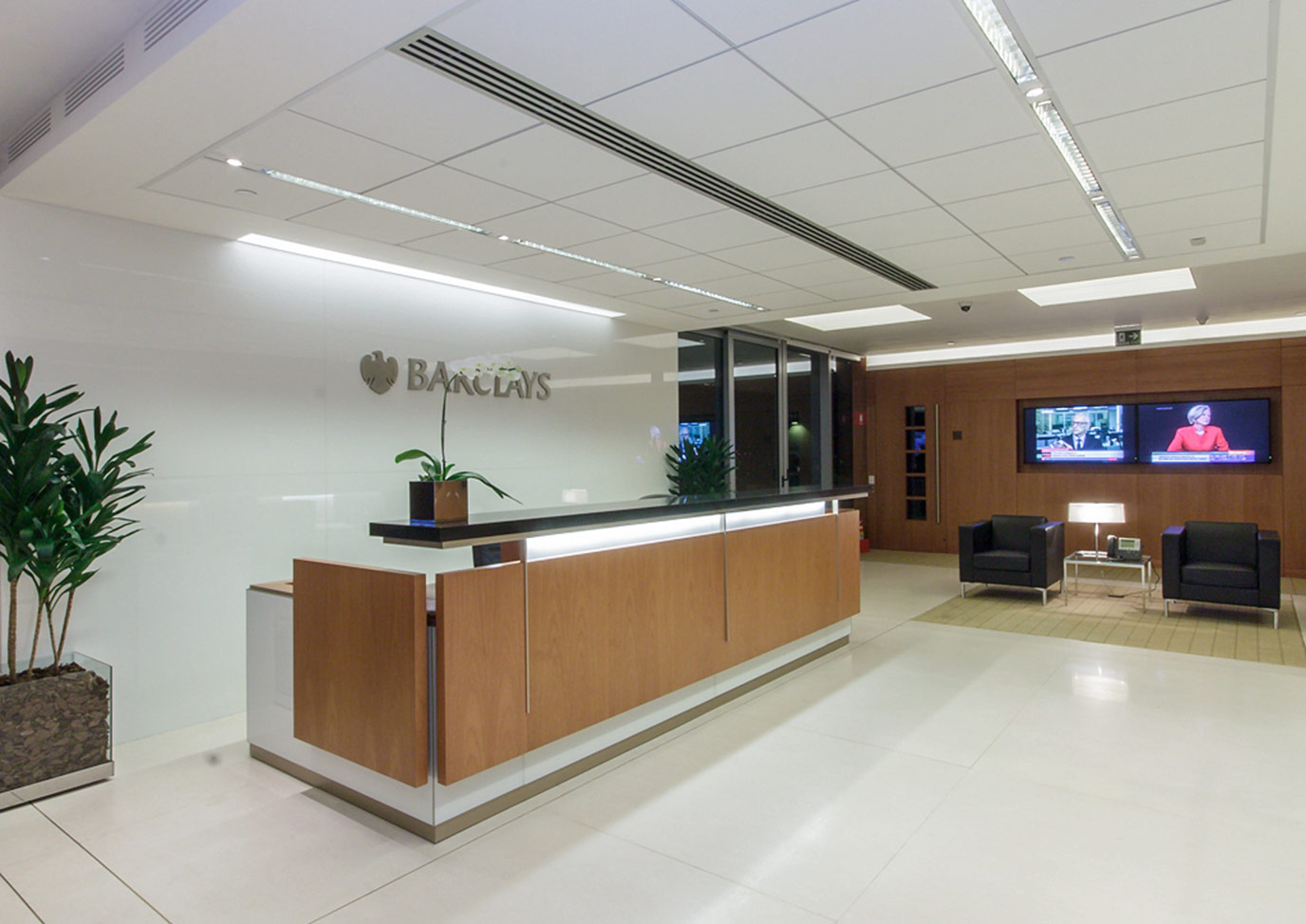 lock-engenharia-banco-barclays-1piso-elevadores-navona-stone-tampo-balcao-granito-preto-absoluto-di-marmorer--