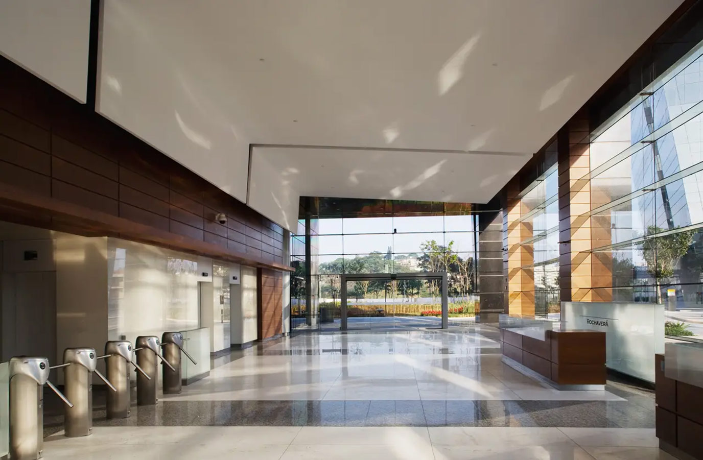 cbre-5-rochavera-corporate-towers-di-marmorer