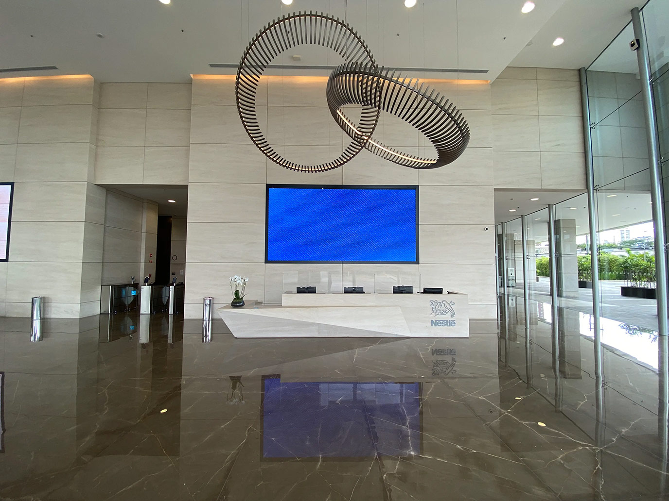 sao-paulo-corporate-towers-athie-wohnrath-nestle-2-piso-marmore-bronze-armani-parede-limestone-crema-moca-fino-di-marmorer--