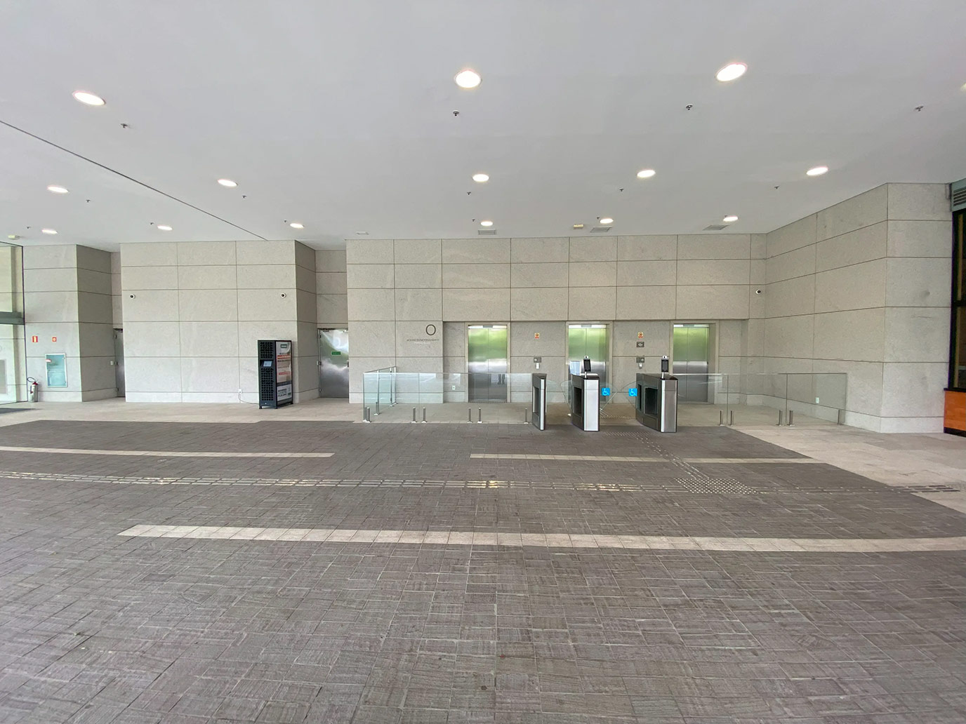 sao-paulo-corporate-towers-camargo-correa-14-coluna-pilares-parede-piso-granito-branco-siena-di-marmore---copiar