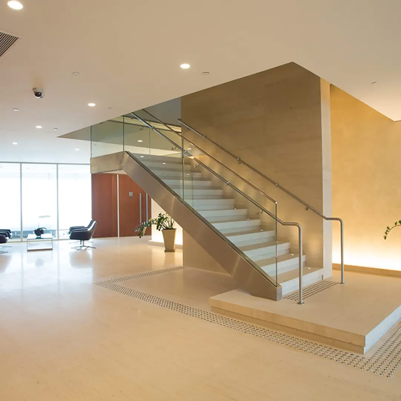 athie-wohnrath-credit-suisse-5-piso-parede-escada-limestone-mont-charmot-di-marmore