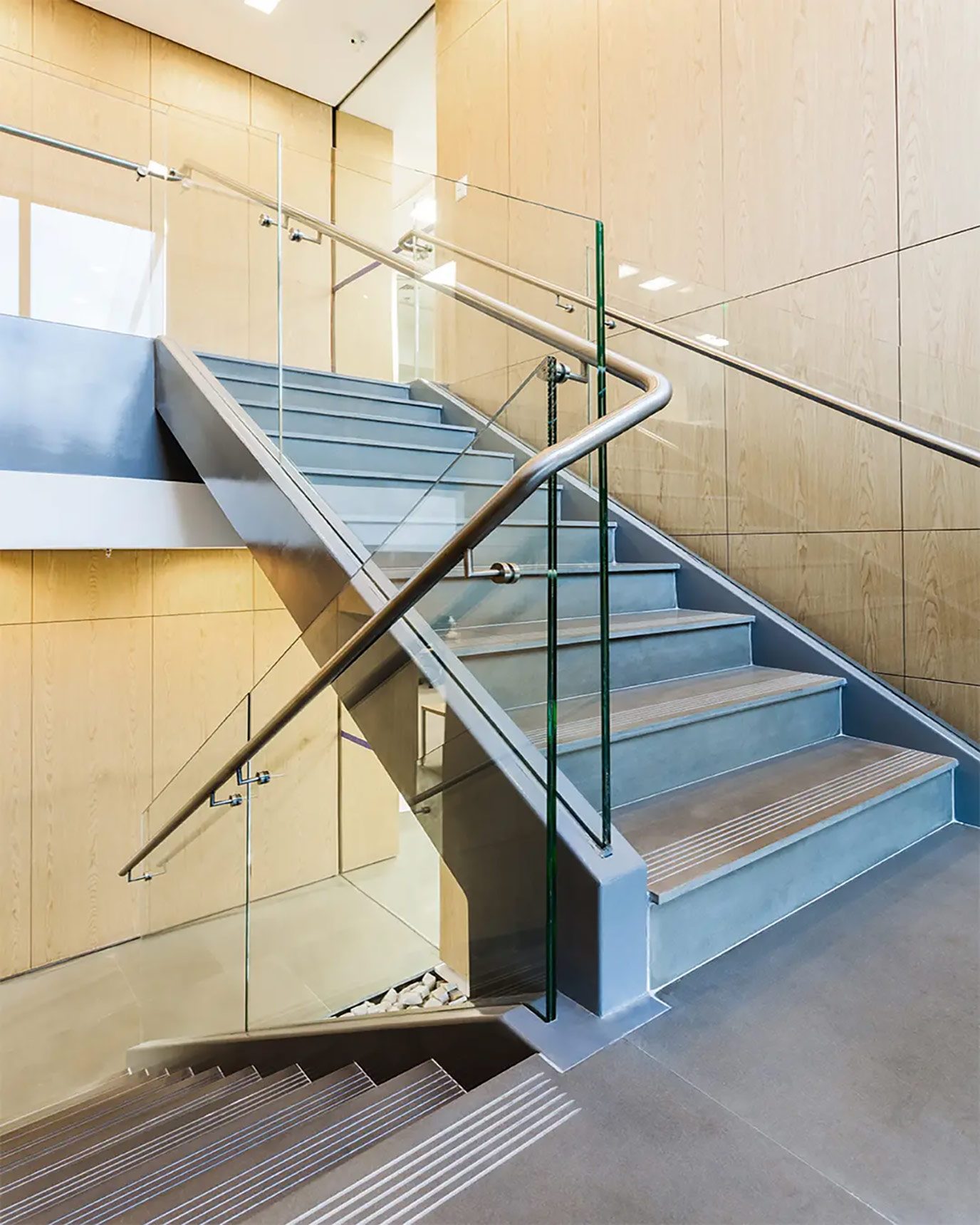 athie-wohnrath-itau-bba-35-piso-limestone-blue-levantina-di-marmore