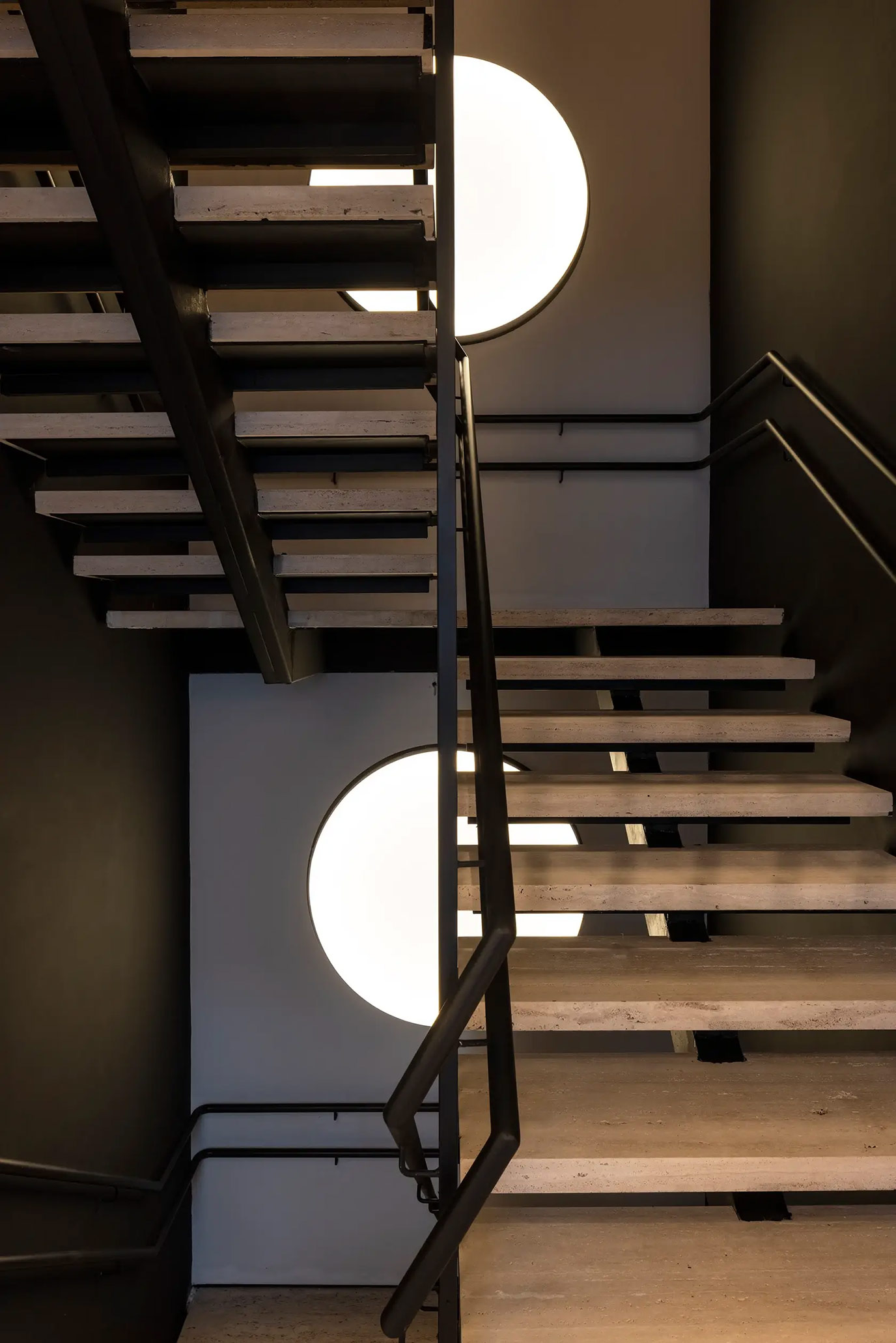 saeng-eng-clami-12-piso-travertino-capuccino-bruto-di-marmore