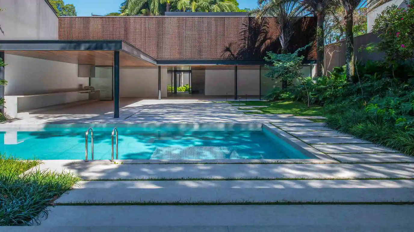 inovalli-bernardes-arquitetura-residencia-alemanha-piscina-granito-branco-siena-levigado-di-marmore-(6)
