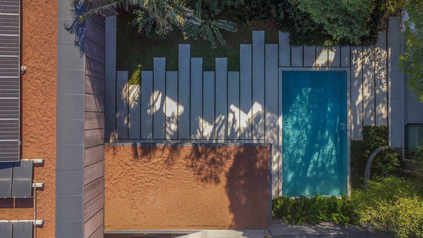 inovalli-bernardes-arquitetura-residencia-alemanha-piscina-granito-branco-siena-levigado-di-marmore-(7)