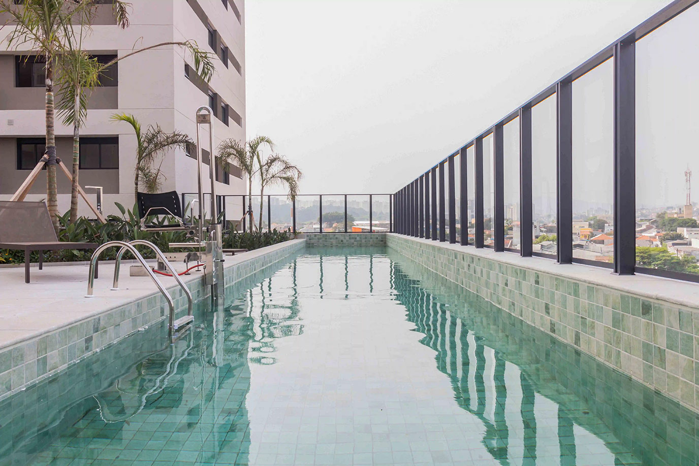 tegra-incorporadora-elo-caminho-da-lapa-piscina-granito-cinza-castelo-flameado-di-marmore--(3)