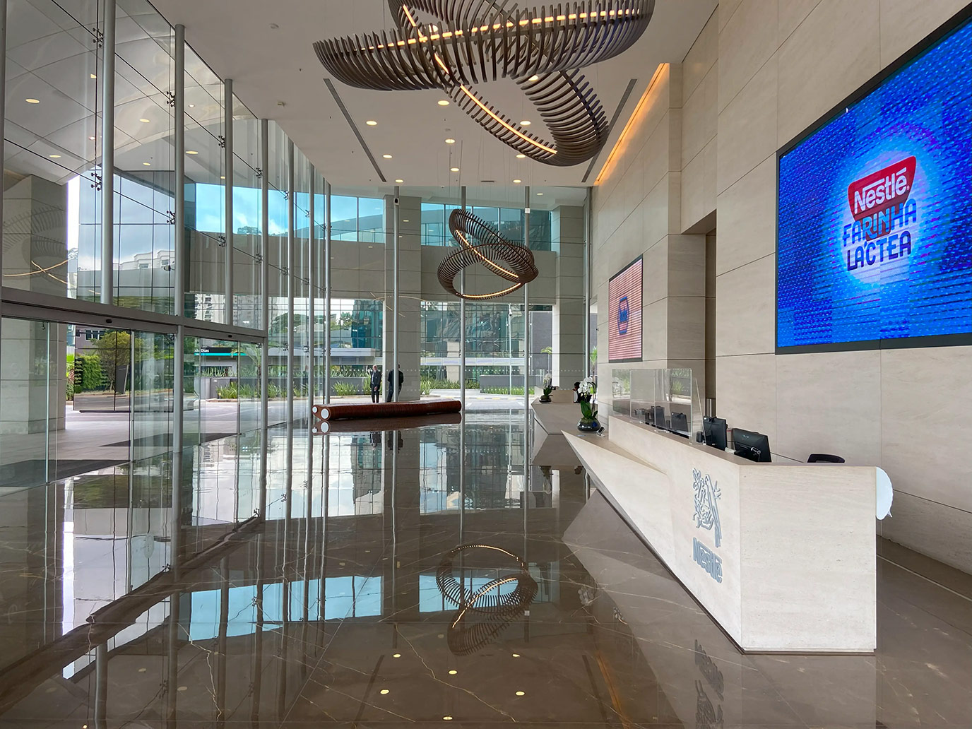 sao-paulo-corporate-towers-athie-wohnrath-nestle-3-piso-marmore-bronze-armani-parede-limestone-crema-moca-fino-di-marmore--