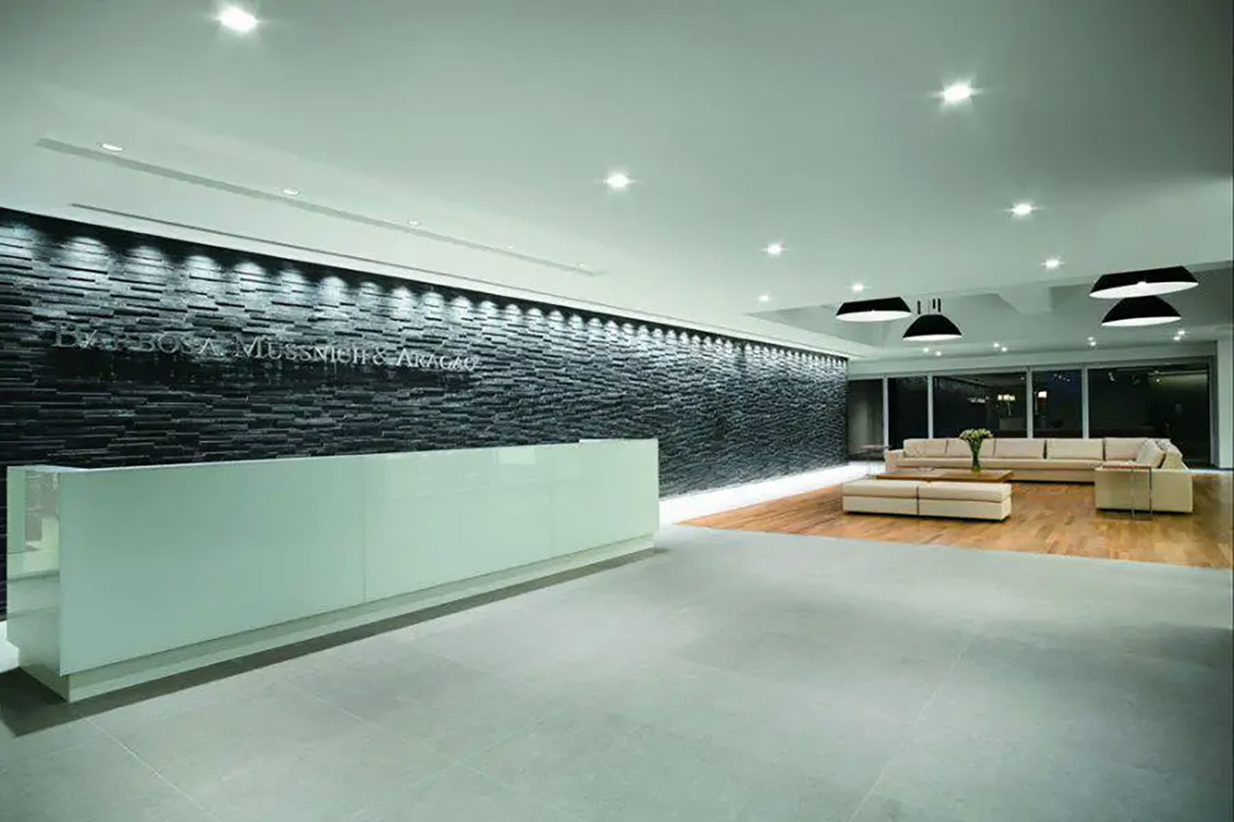 athiewohnrathcbsbmaadvogados2bancadagranitobrancoitaunasparedepedraardosiacinzanaturalpisobasaltocinzadimarmore