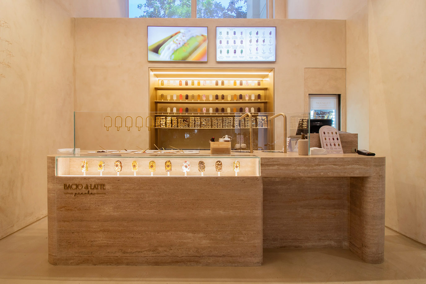 vhicombaciodilattebacio2balcaotravertinoromanodimarmoreCopia