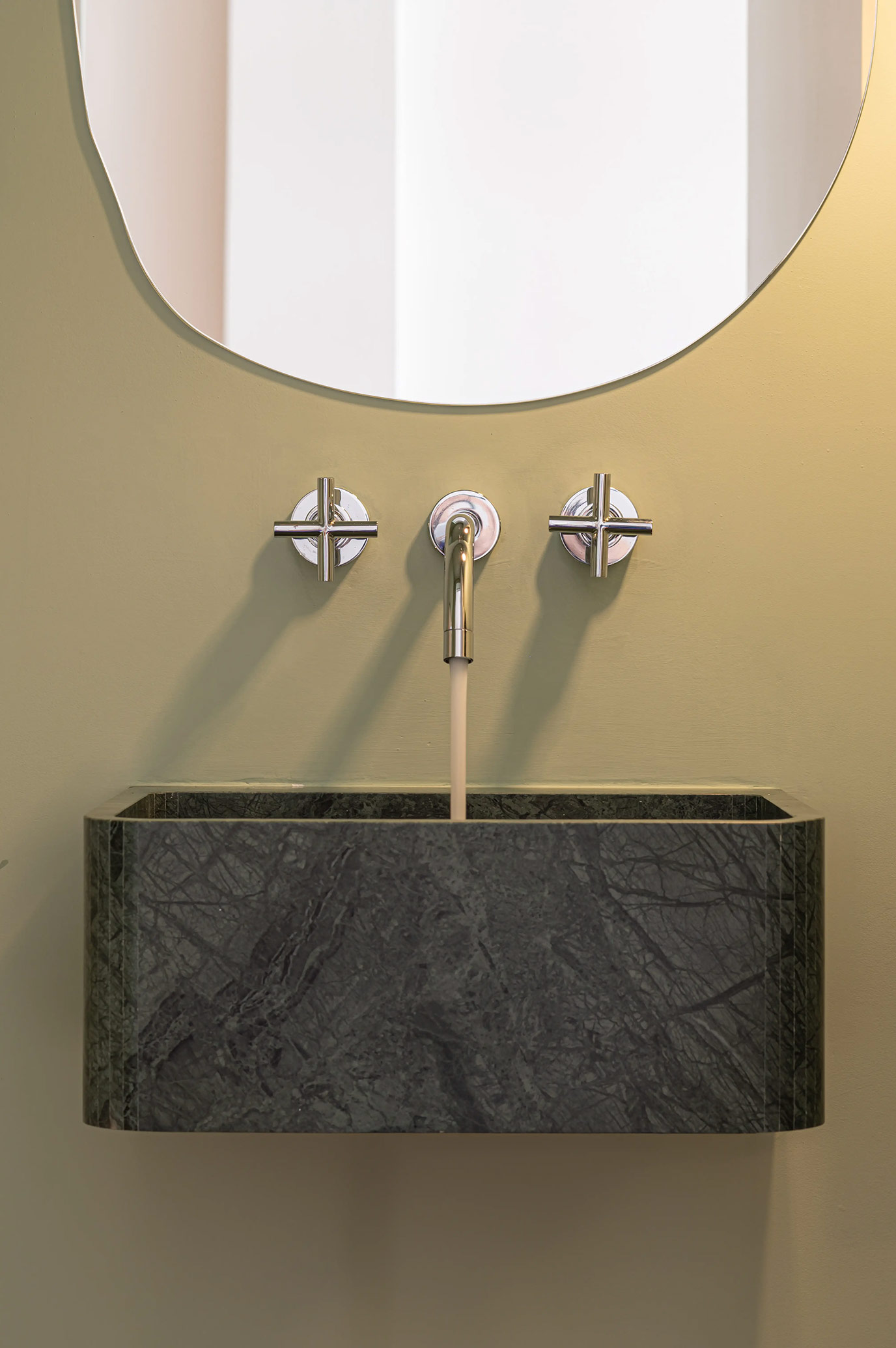 anastassiadis-retrofit-higienopolis-lavabo-piso-parede-nicho-lavatorio-quartzito-amazon-di-marmore