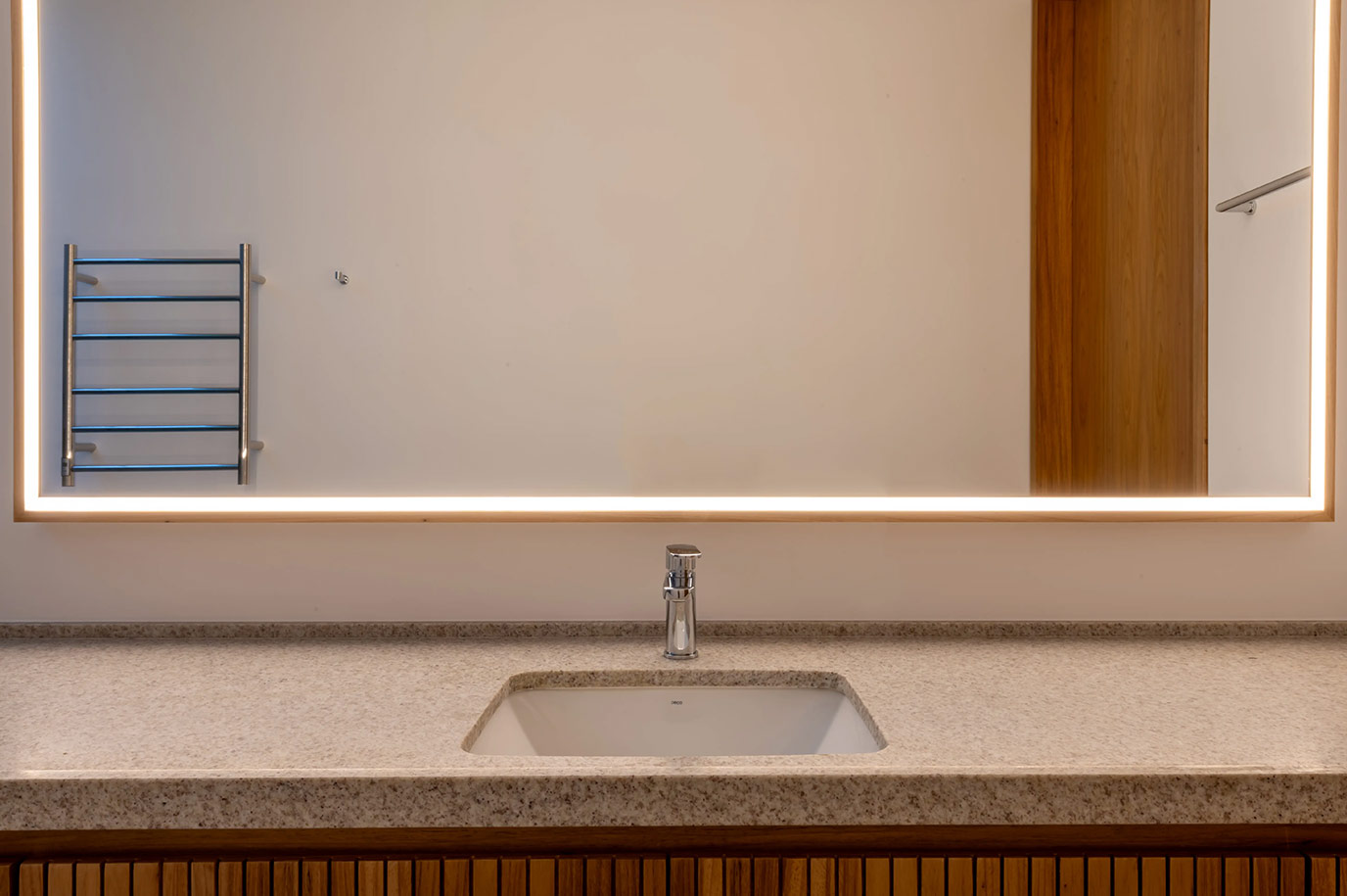 bernardes-laer-lavatorio-lavabo-piso-parede-granito-branco-siena-escovado-7