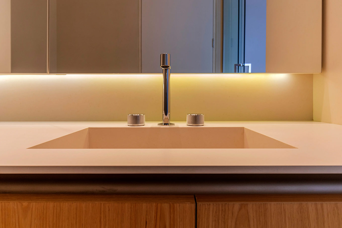 caucaso-edificio-ibate-wc-lavabo-lavatorio-dekton-danae-dekton-aeris-mate-liso-di-marmore-1