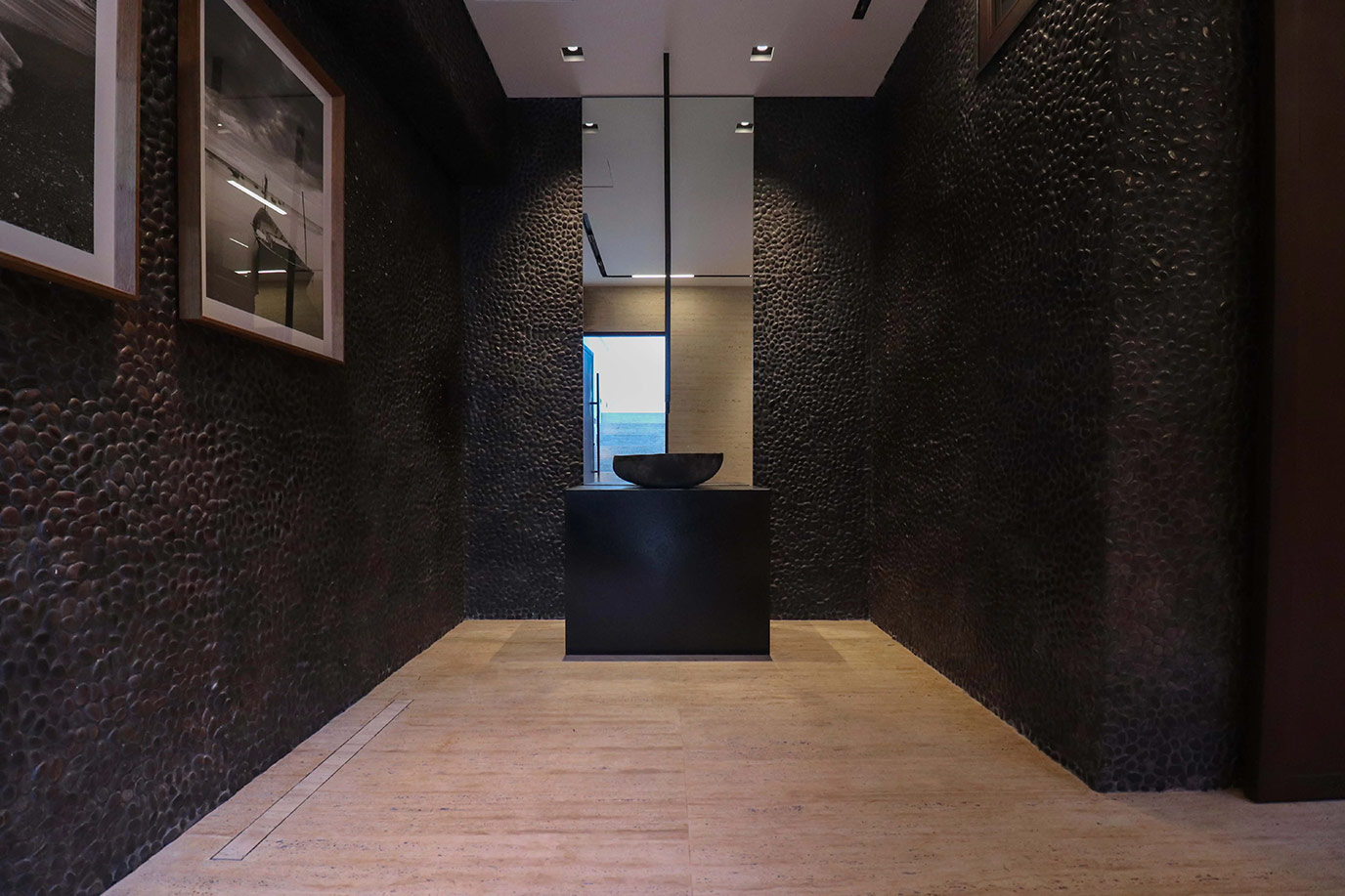 obra-alphaville-lavatorio-granito-sao-benedito-bruto-levigado-piso-travertino-romano-di-marmore-1