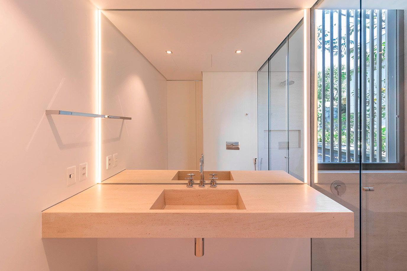 jacobsen-arquitetura-schwarts-engenharia-rua-espanha-lavabo-lavatorio-cuba-montada-limestoone-moont-dore-levigado-di-marmore-